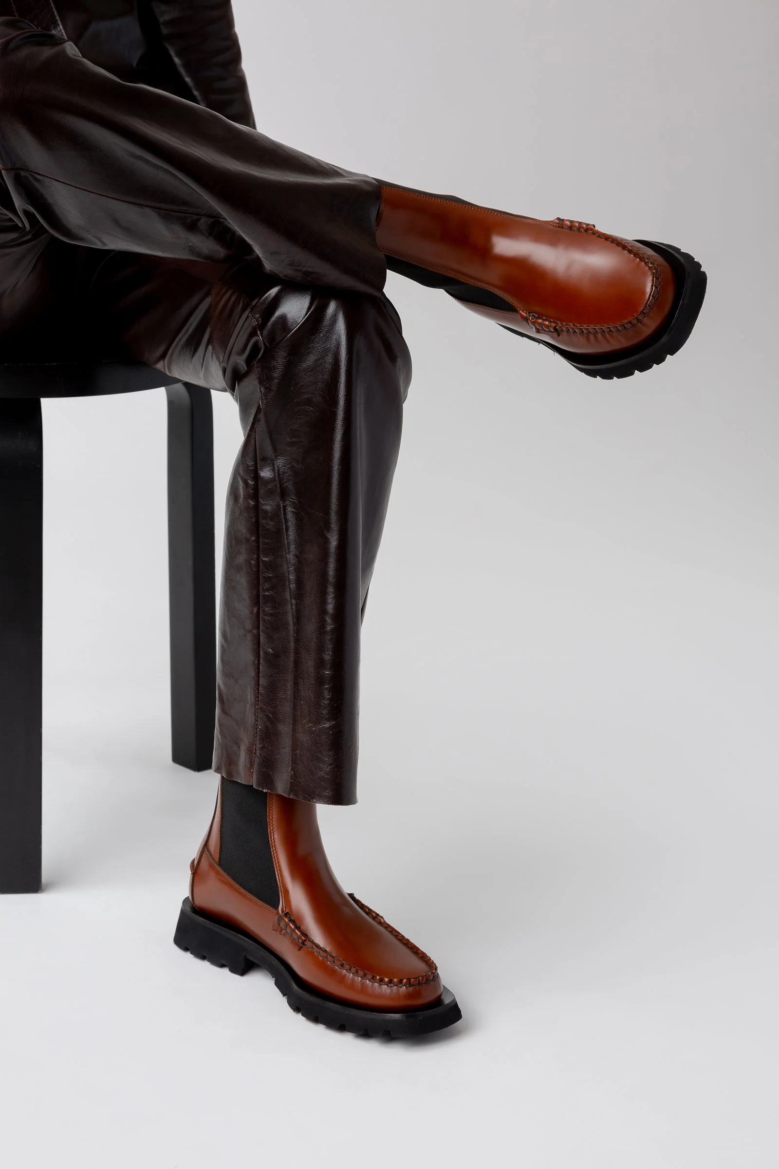ALDA SPORT - Tread Sole Low-calf Chelsea Boot - Image 6