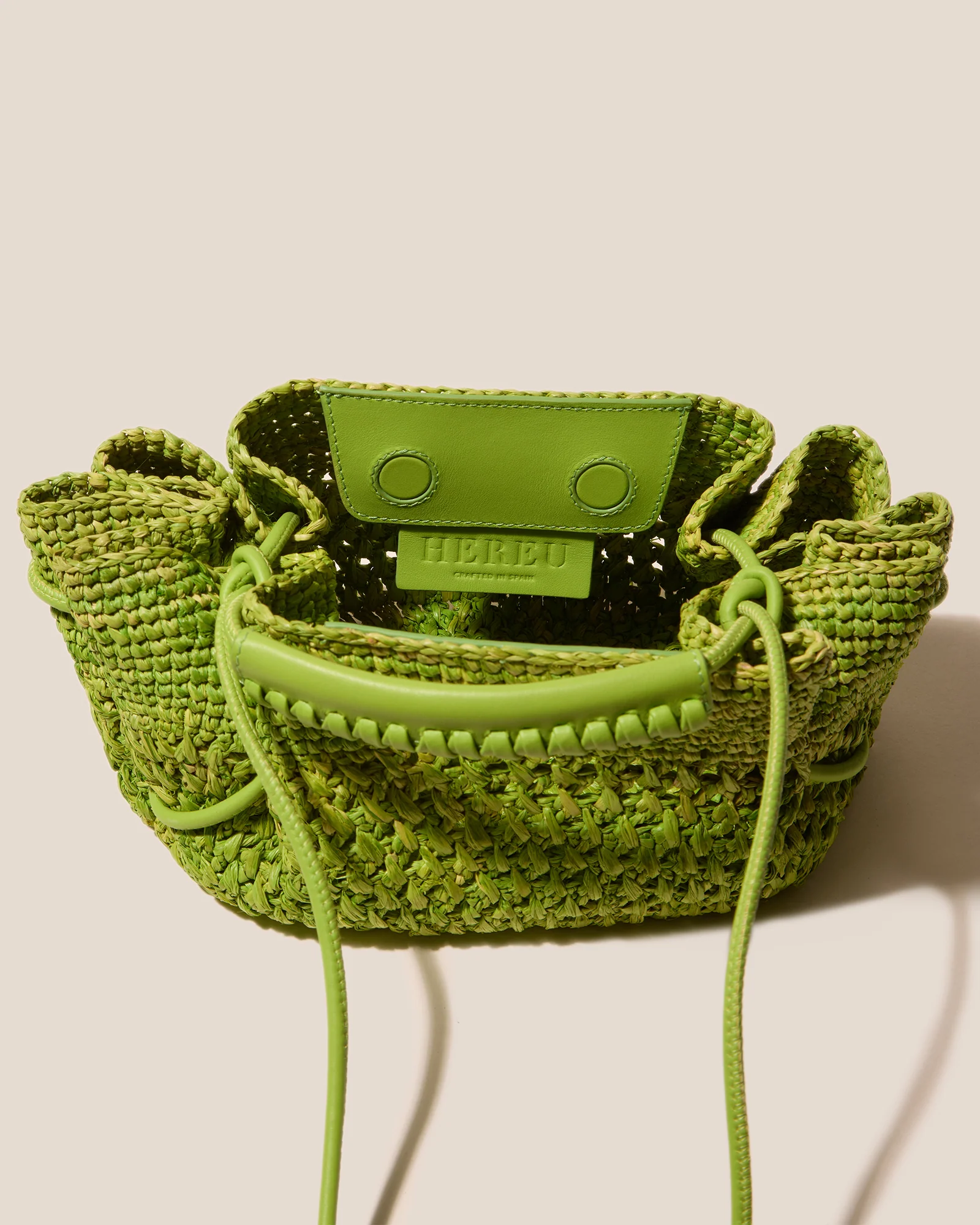 ARTA MINI CROCHET RAFFIA - Pleated Crossbody Bag - Image 2