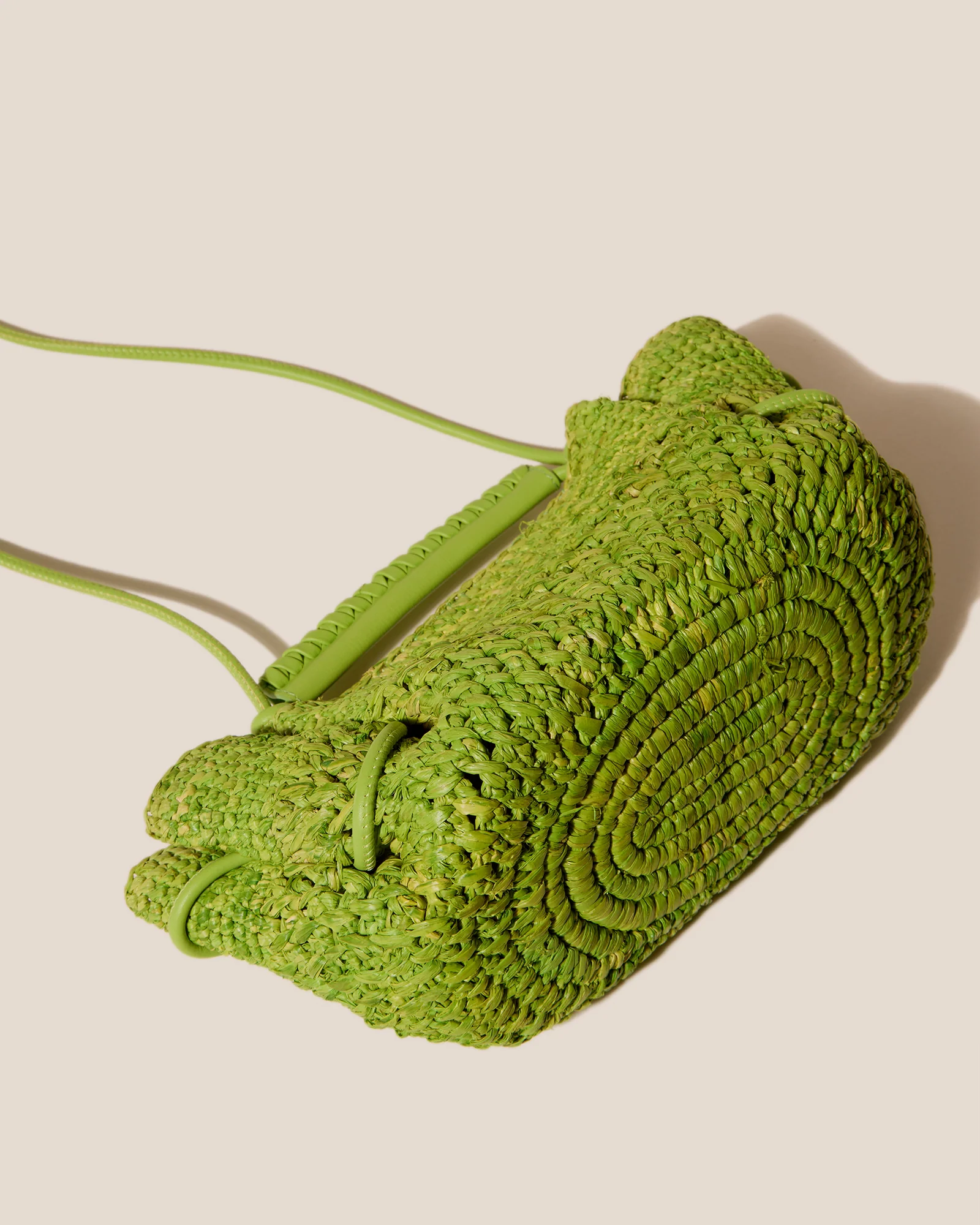 ARTA MINI CROCHET RAFFIA - Pleated Crossbody Bag - Image 4