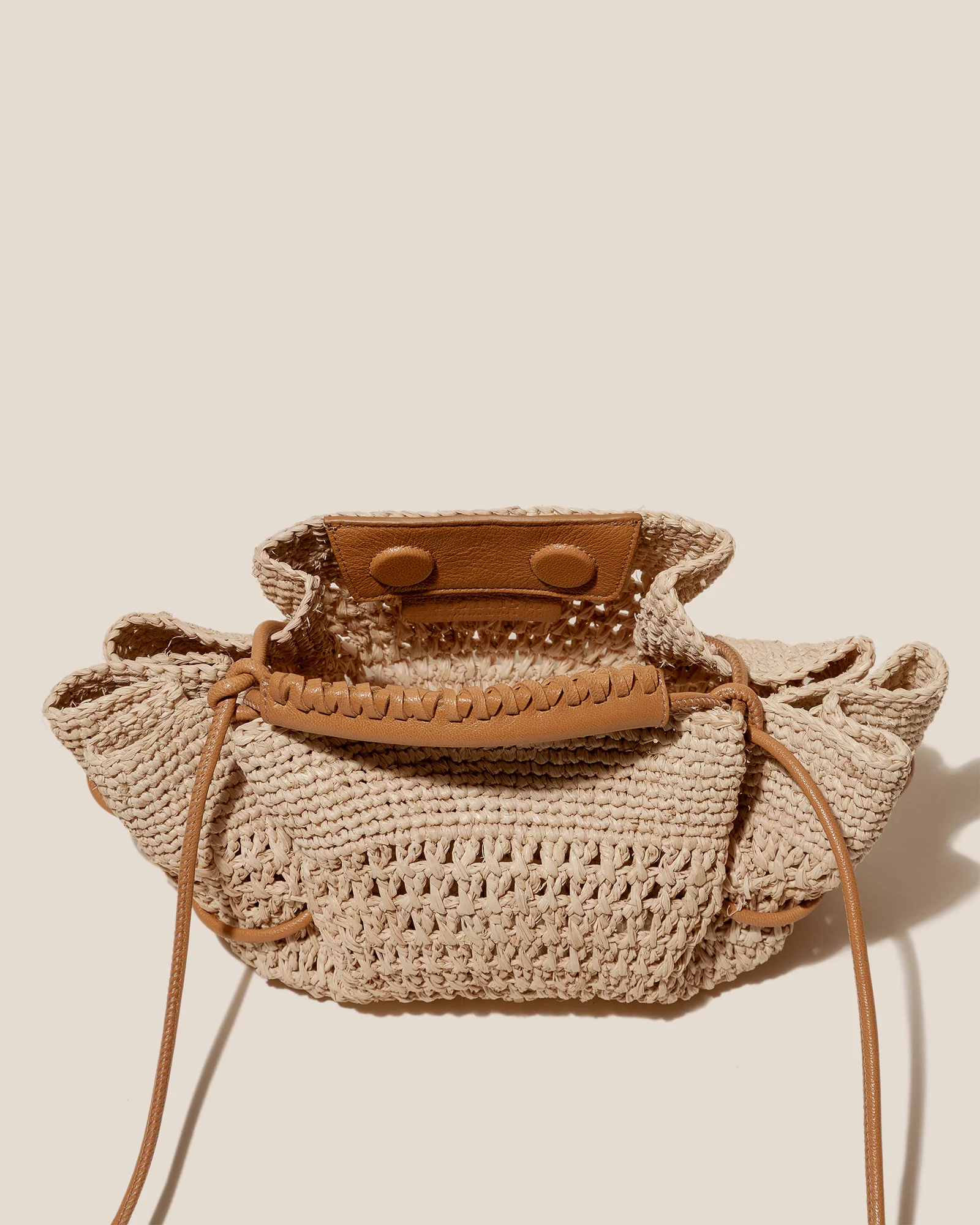ARTA MINI CROCHET RAFFIA - Pleated Crossbody Bag - Image 2