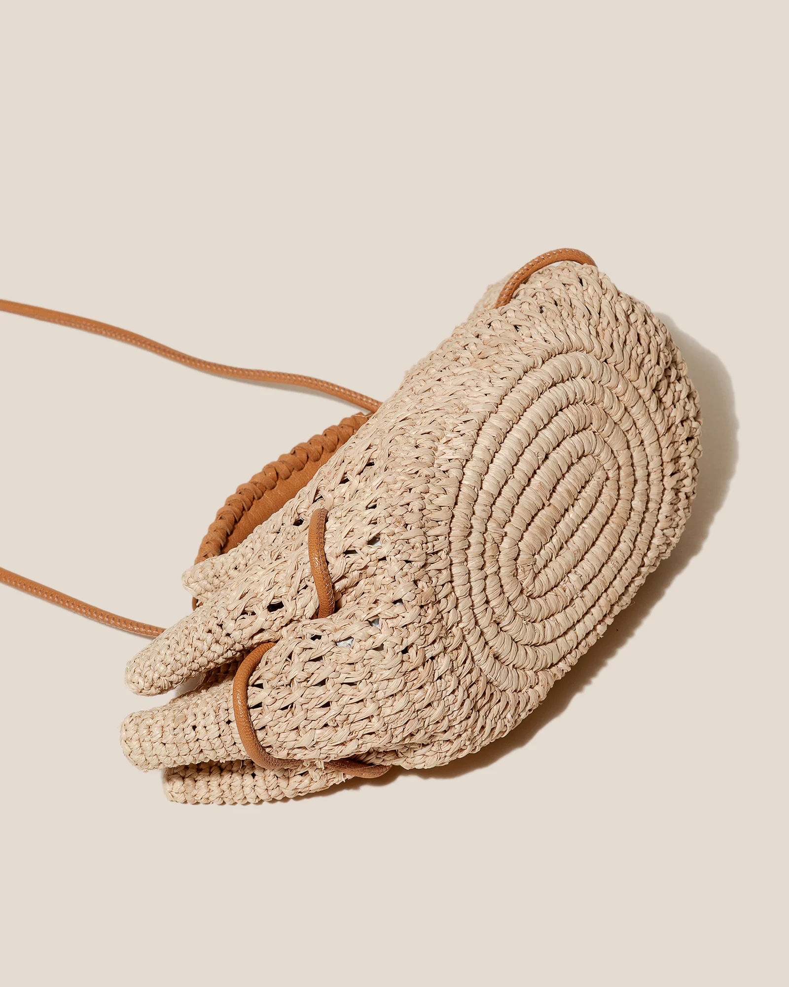 ARTA MINI CROCHET RAFFIA - Pleated Crossbody Bag - Image 4