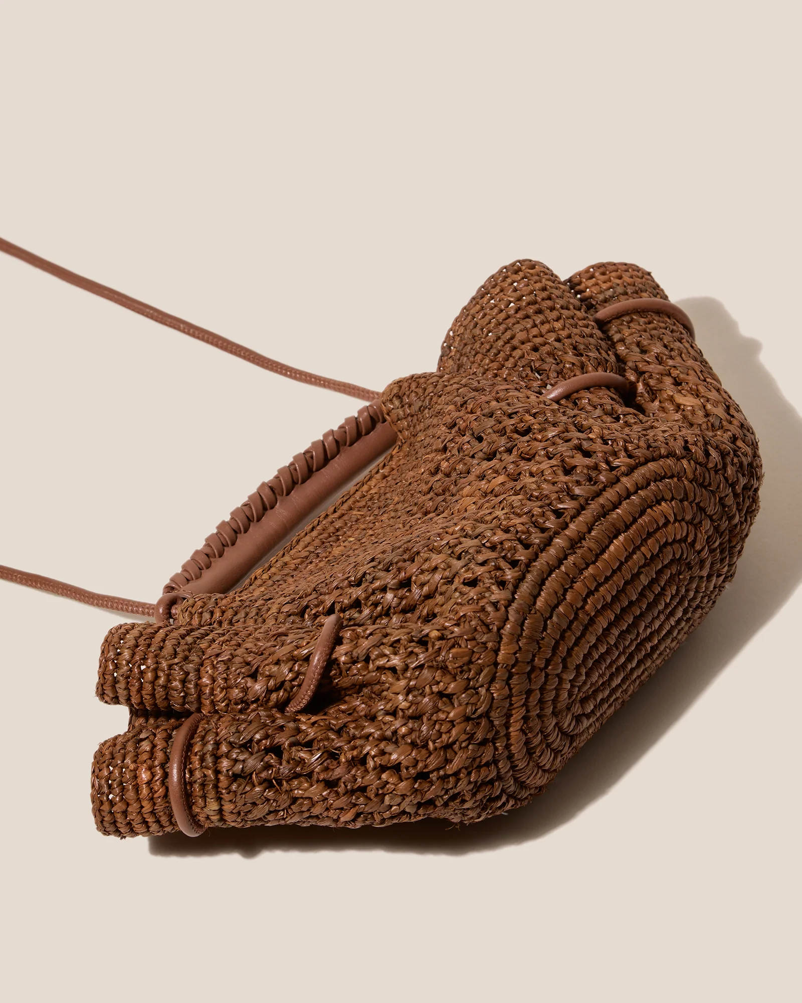 ARTA MINI CROCHET RAFFIA - Pleated Crossbody Bag - Image 4