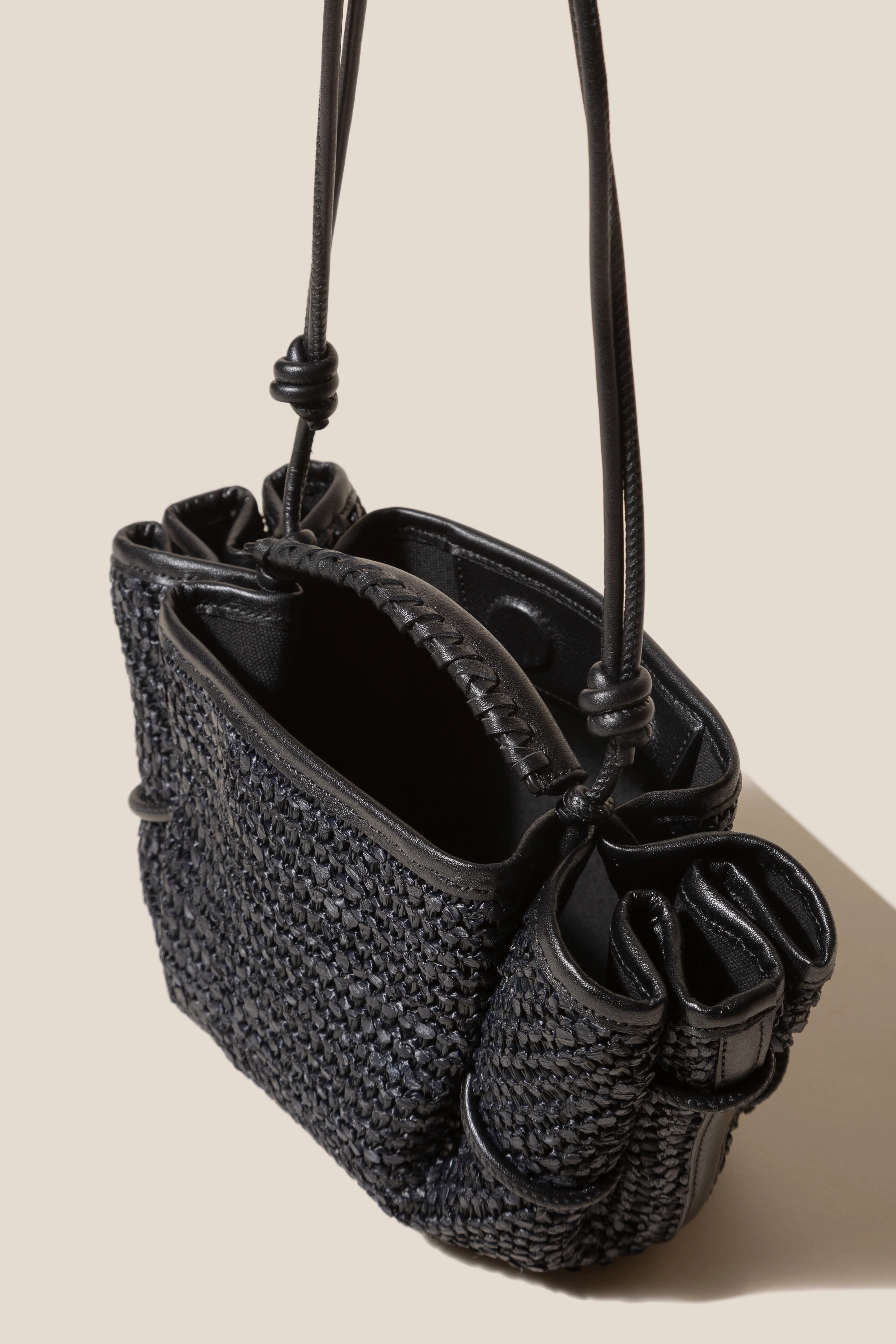 ARTA MINI RAFFIA - Pleated Crossbody Bag - Image 3