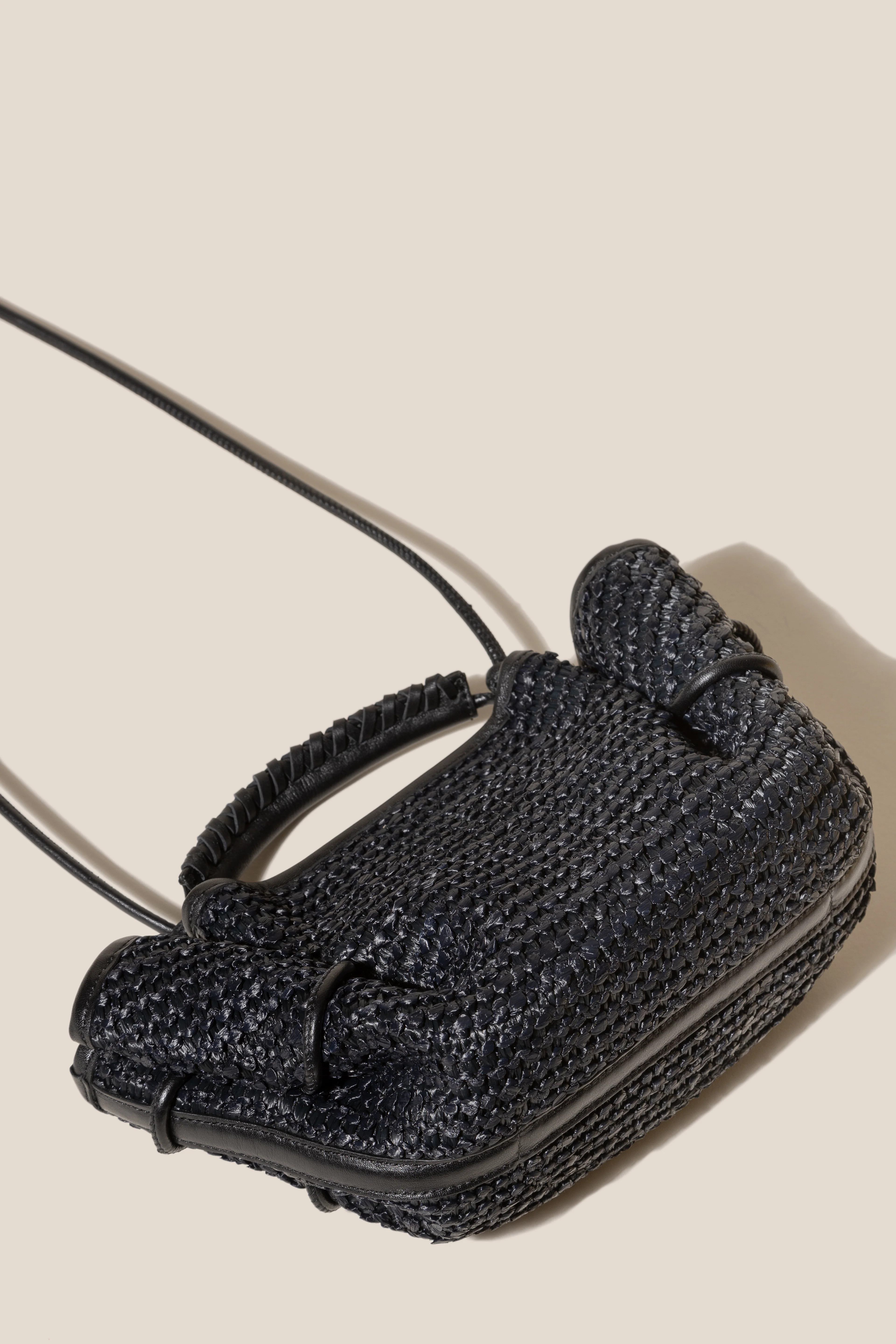 ARTA MINI RAFFIA - Pleated Crossbody Bag - Image 4