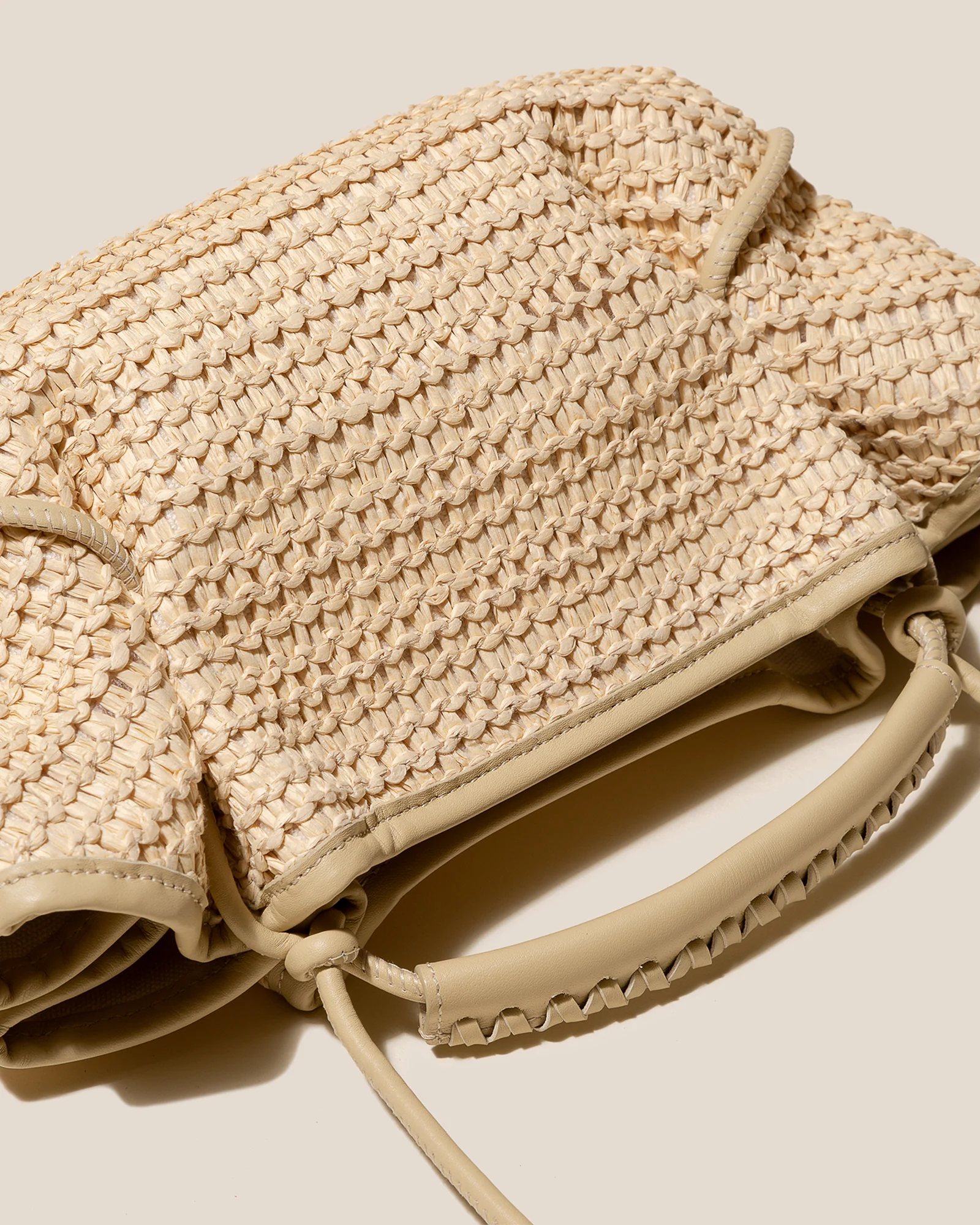 ARTA MINI RAFFIA - Pleated Crossbody Bag - Image 3