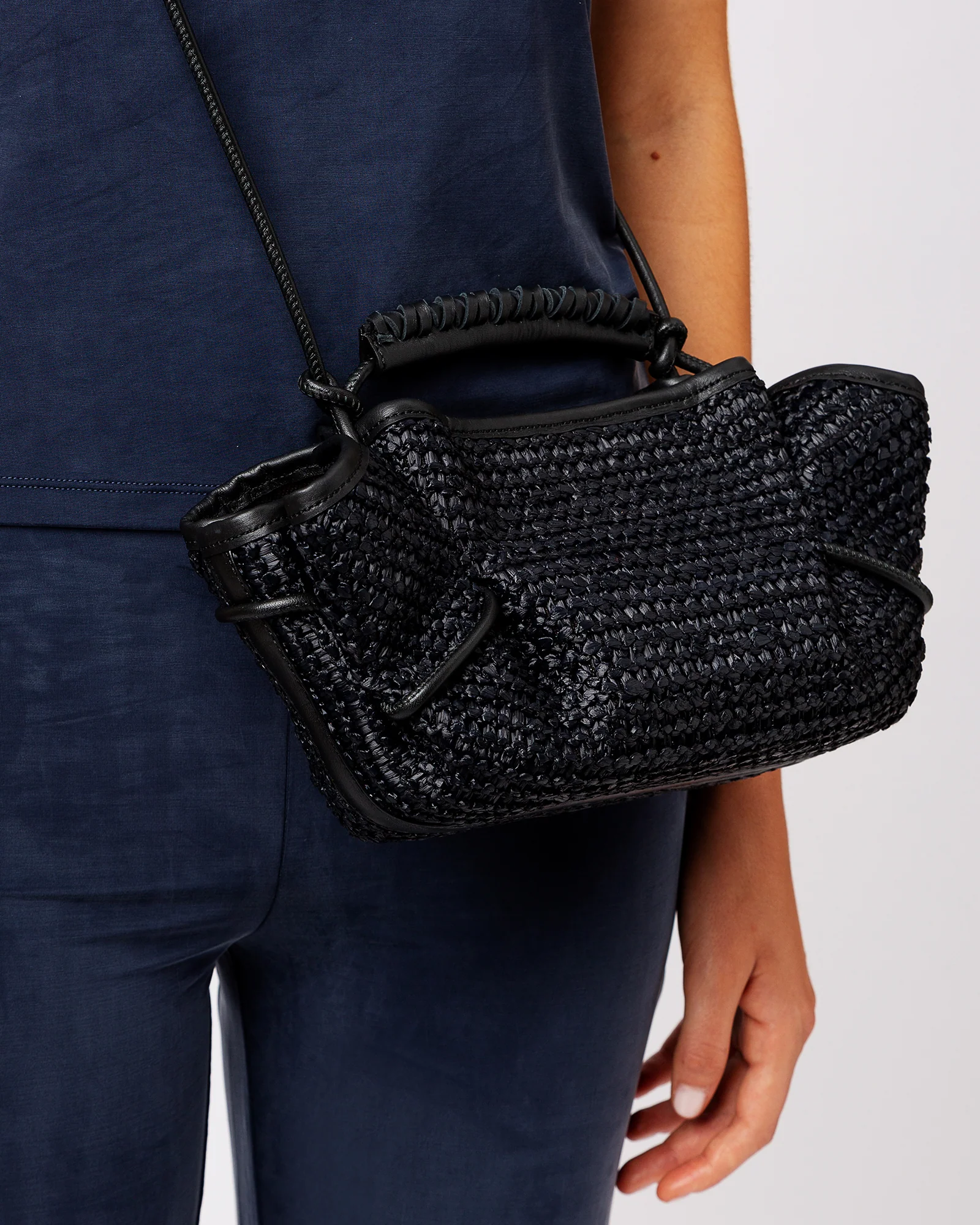 ARTA MINI RAFFIA - Pleated Crossbody Bag - Image 6