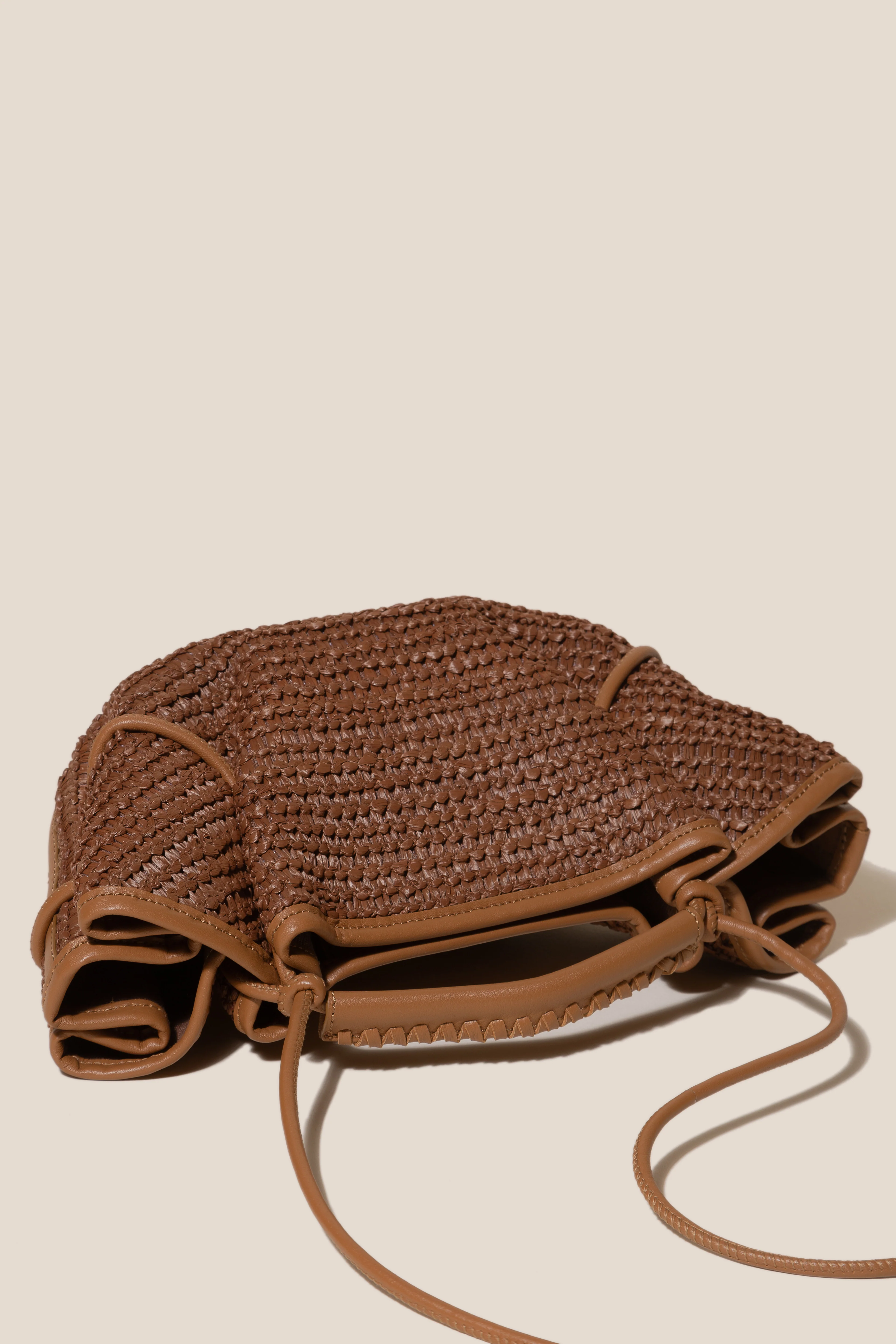 ARTA MINI RAFFIA - Pleated Crossbody Bag - Image 3
