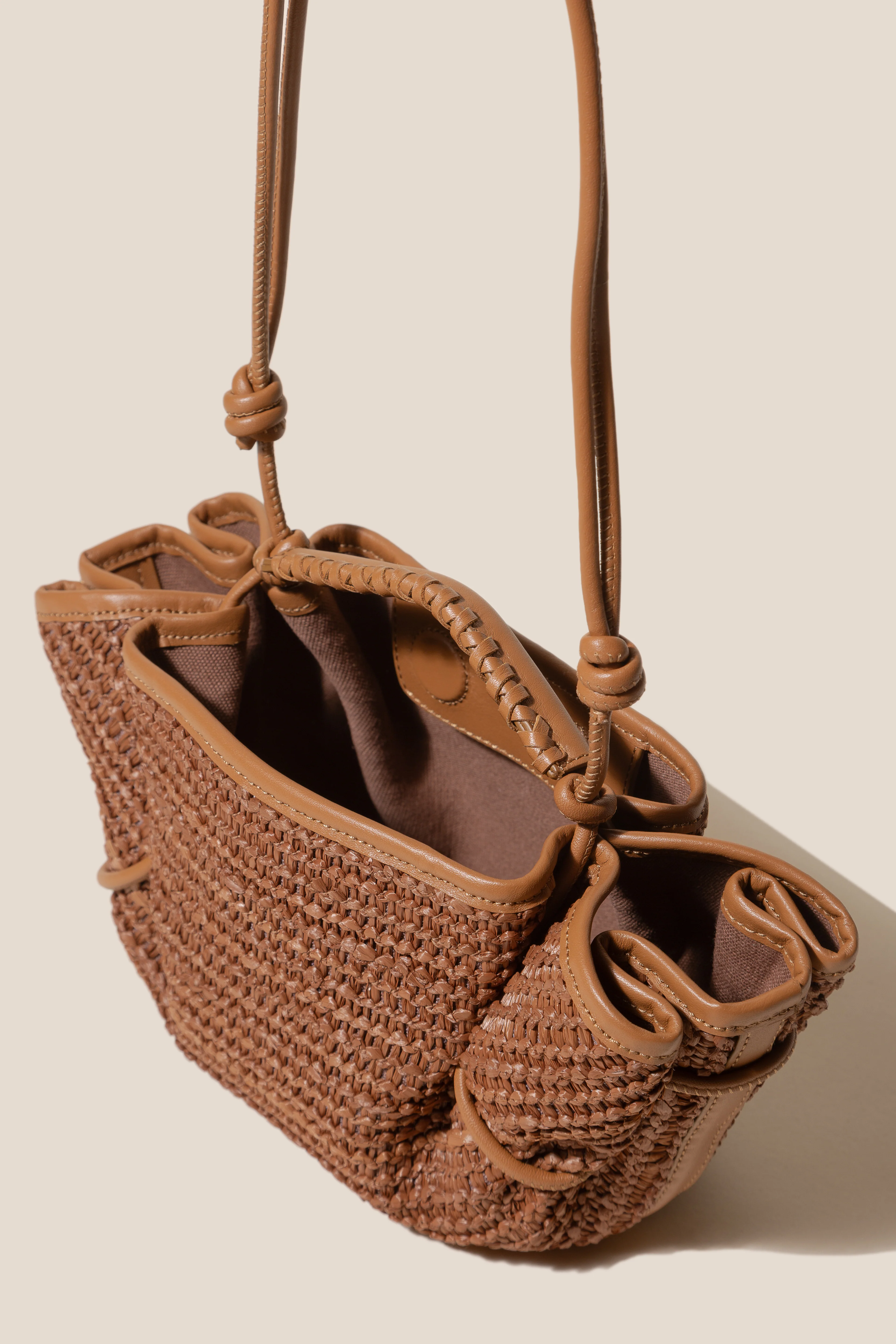 ARTA MINI RAFFIA - Pleated Crossbody Bag - Image 4