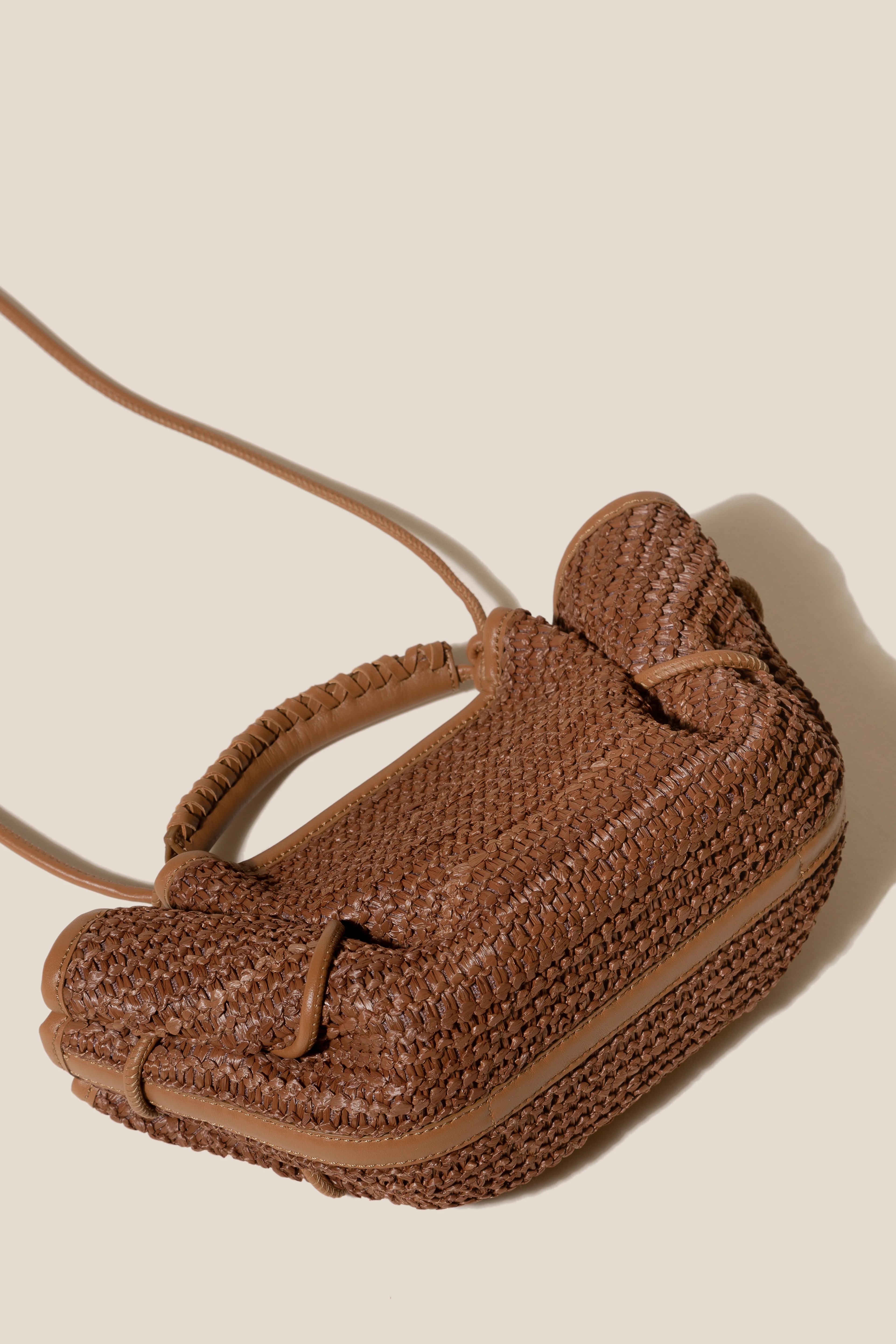 ARTA MINI RAFFIA - Pleated Crossbody Bag - Image 5