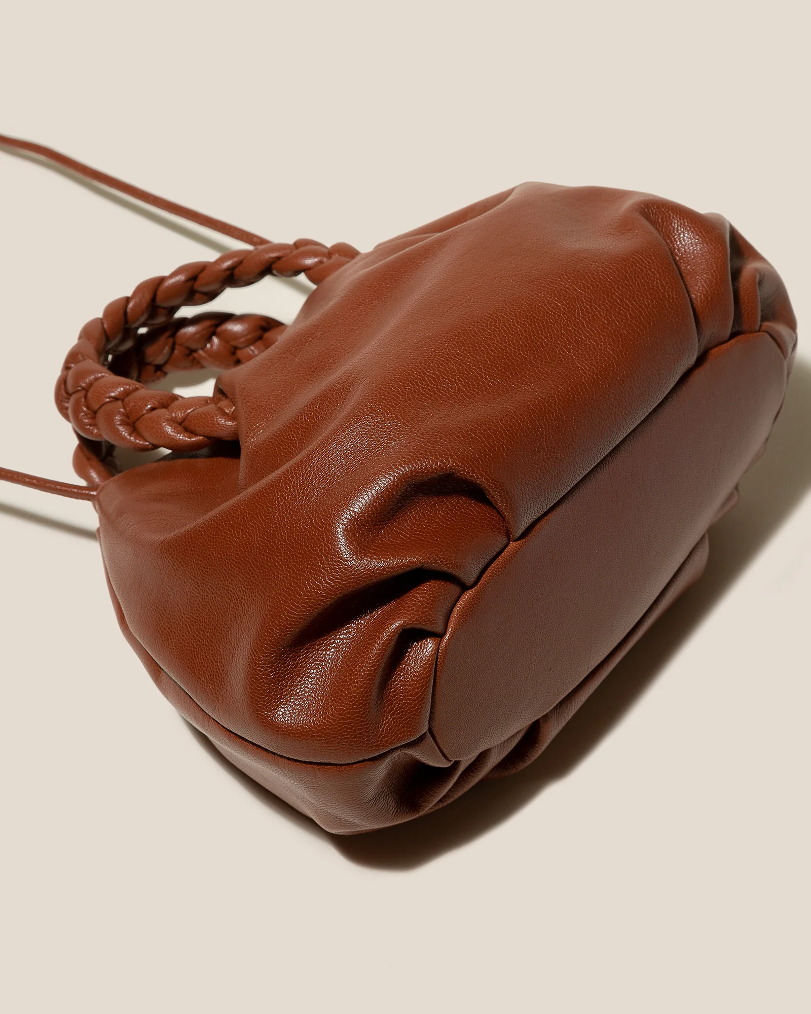 BOMBON M SUPPLE SHINY - Medium Plaited-handle Leather Handbag - Image 4