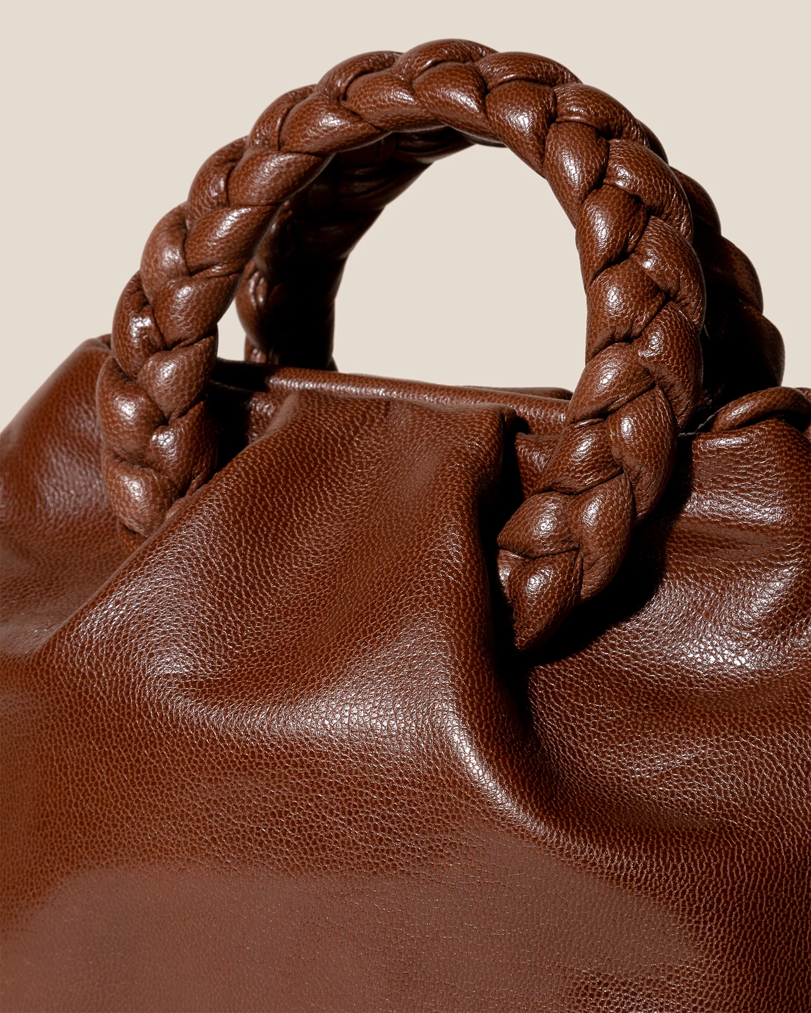 BOMBON M SUPPLE SHINY - Medium Plaited-handle Leather Handbag - Image 3