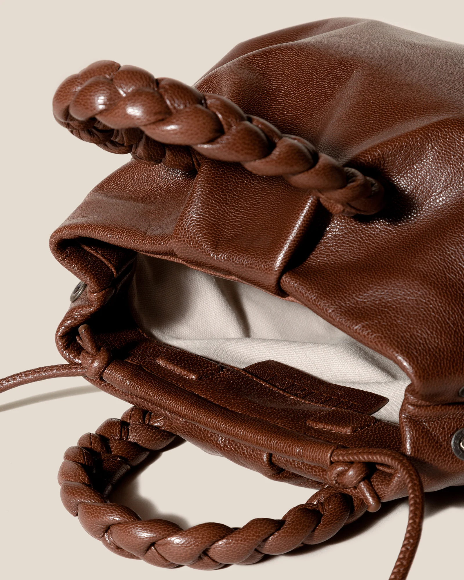BOMBON M SUPPLE SHINY - Medium Plaited-handle Leather Handbag - Image 4