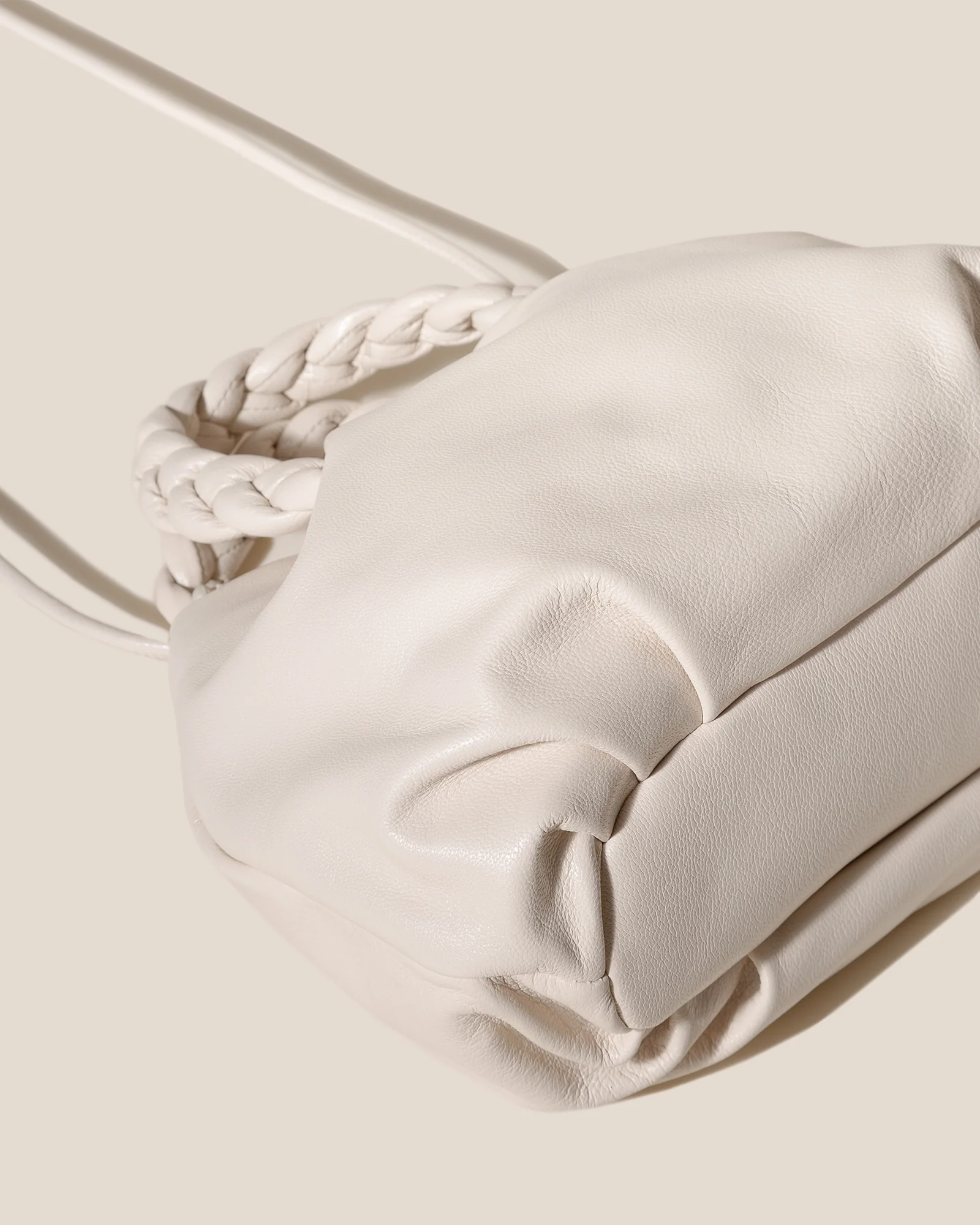 BOMBON SUPPLE SHINY - Plaited-handle Leather Handbag - Image 4