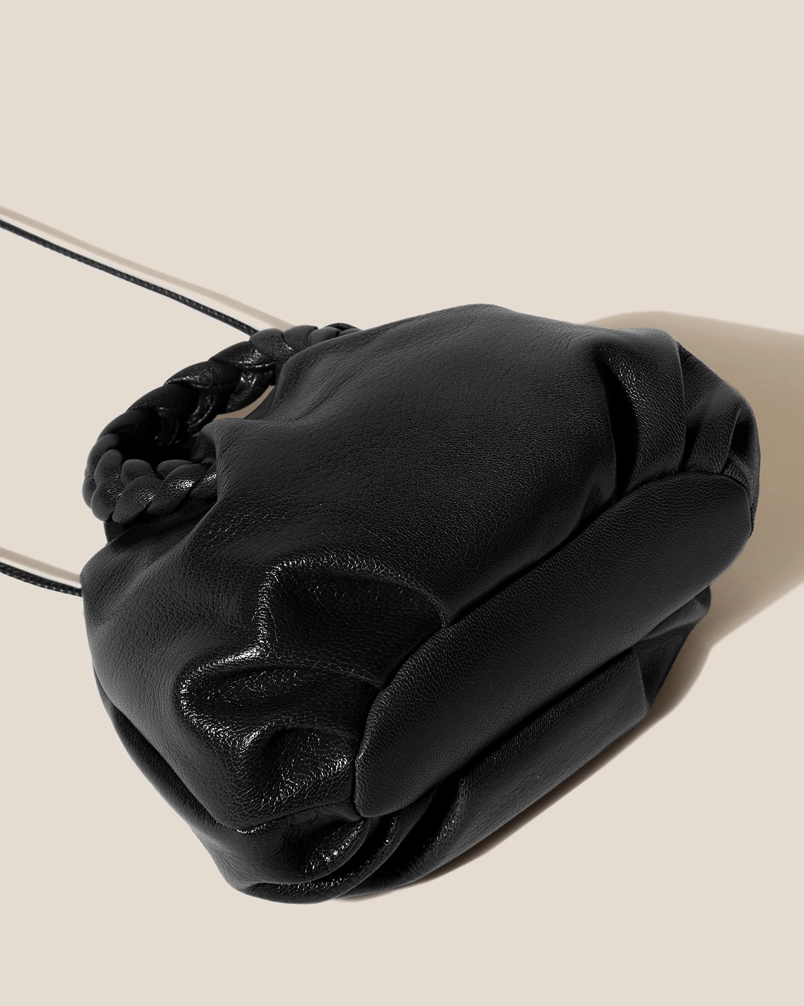 BOMBON SUPPLE SHINY - Plaited-handle Leather Handbag - Image 4