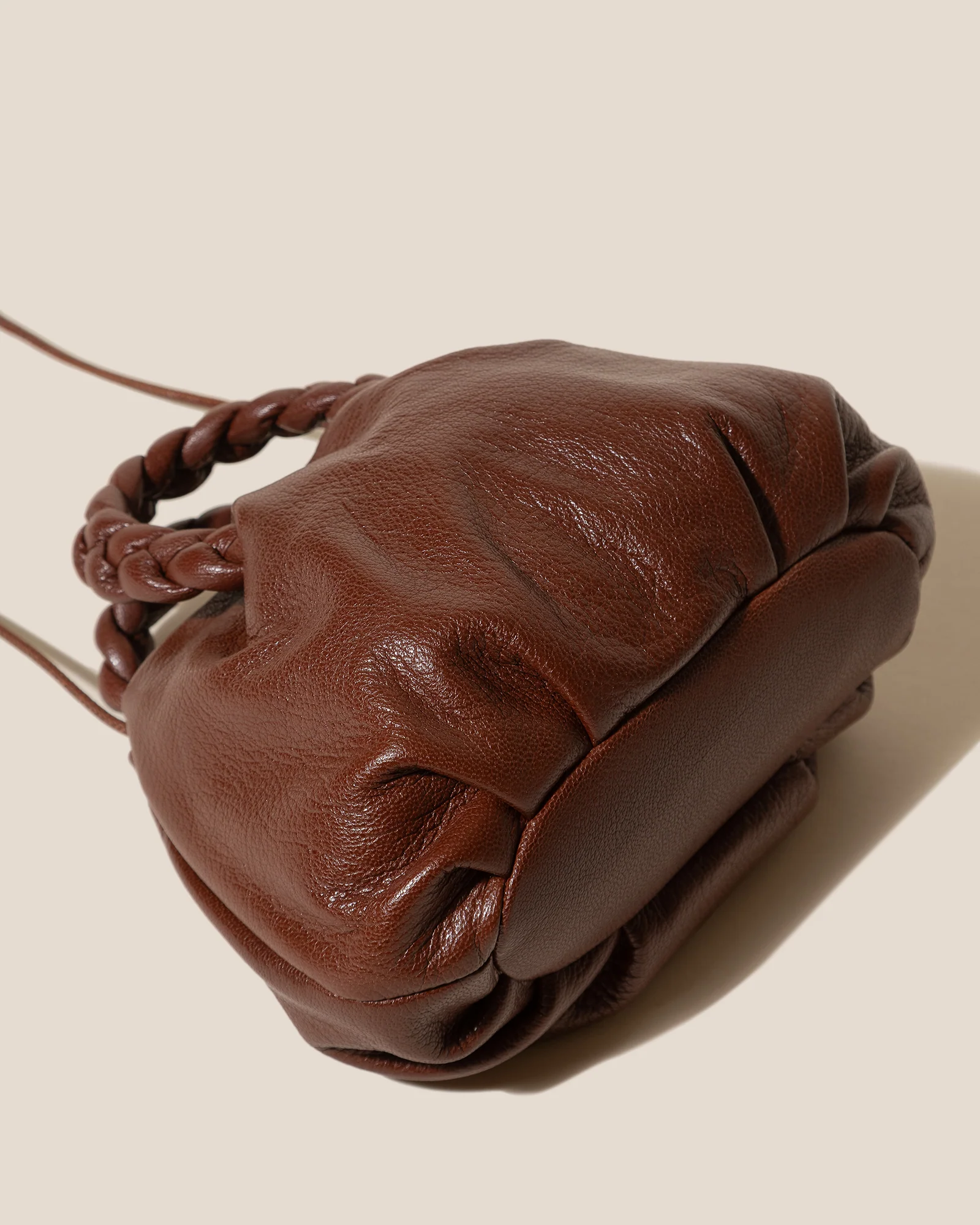 BOMBON SUPPLE SHINY - Plaited-handle Leather Handbag - Image 3
