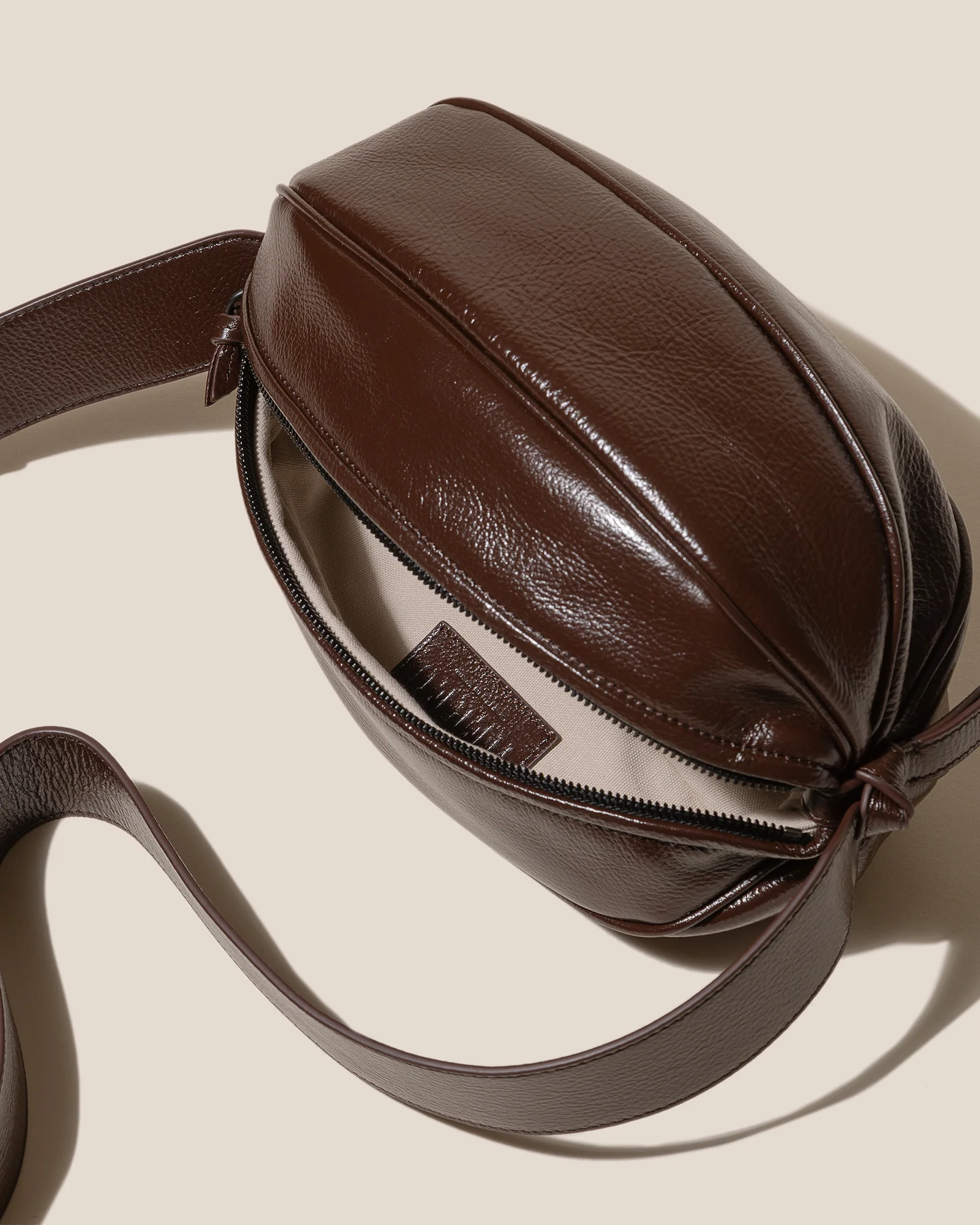 BOYA L DISTRESSED - Ball-Shaped Crossbody Bag - Image 4