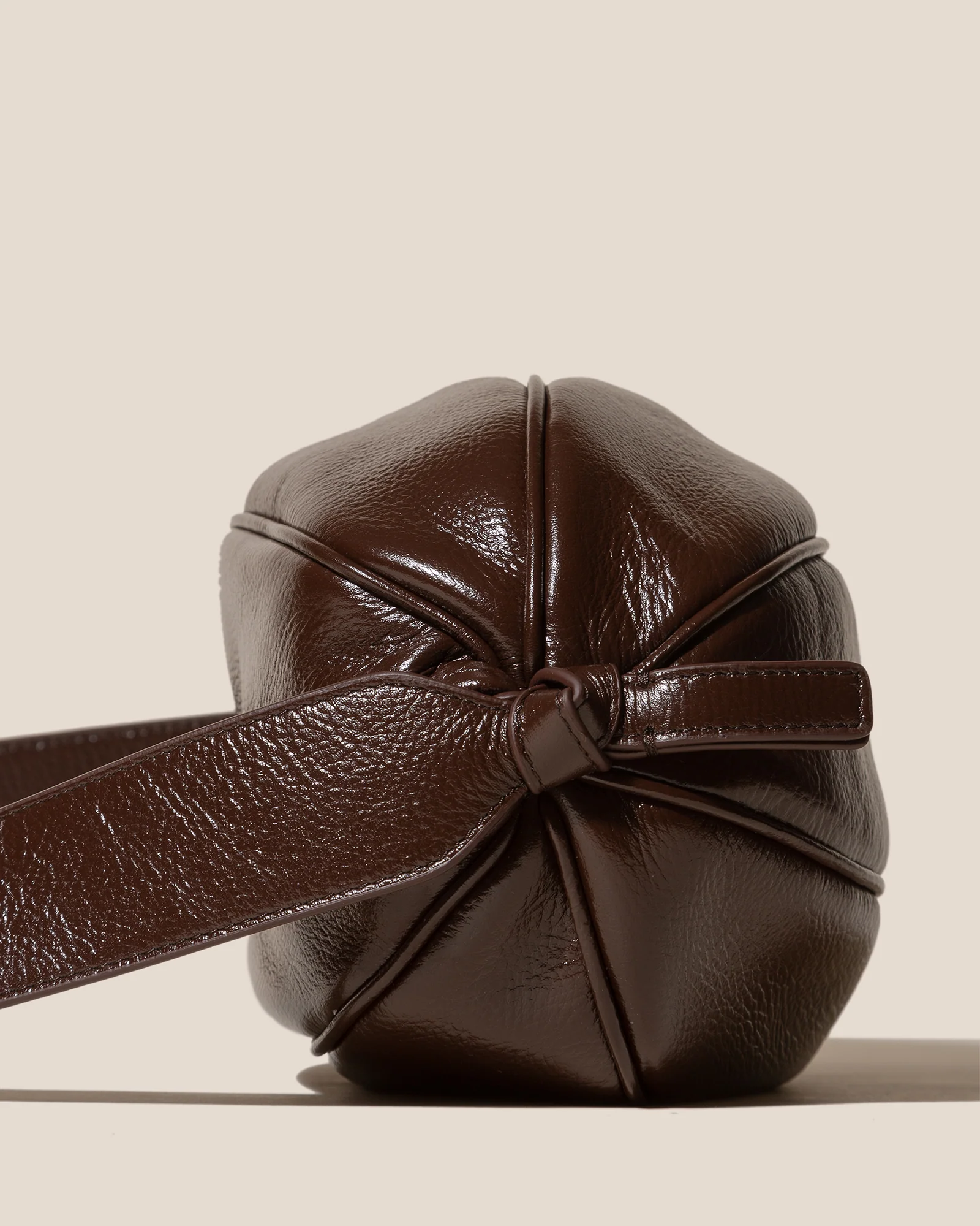 BOYA L DISTRESSED - Ball-Shaped Crossbody Bag - Image 5