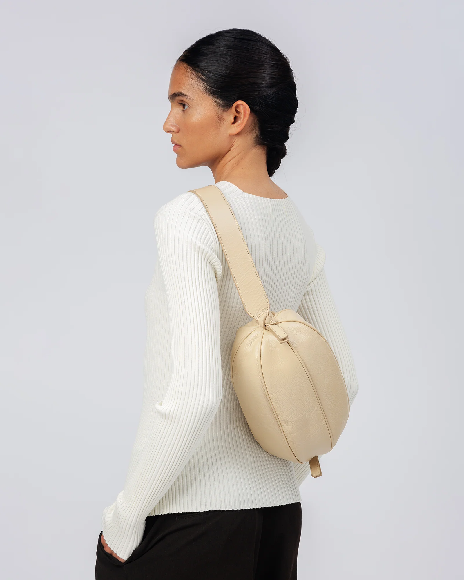 BOYA L DISTRESSED - Ball-Shaped Crossbody Bag - Image 6