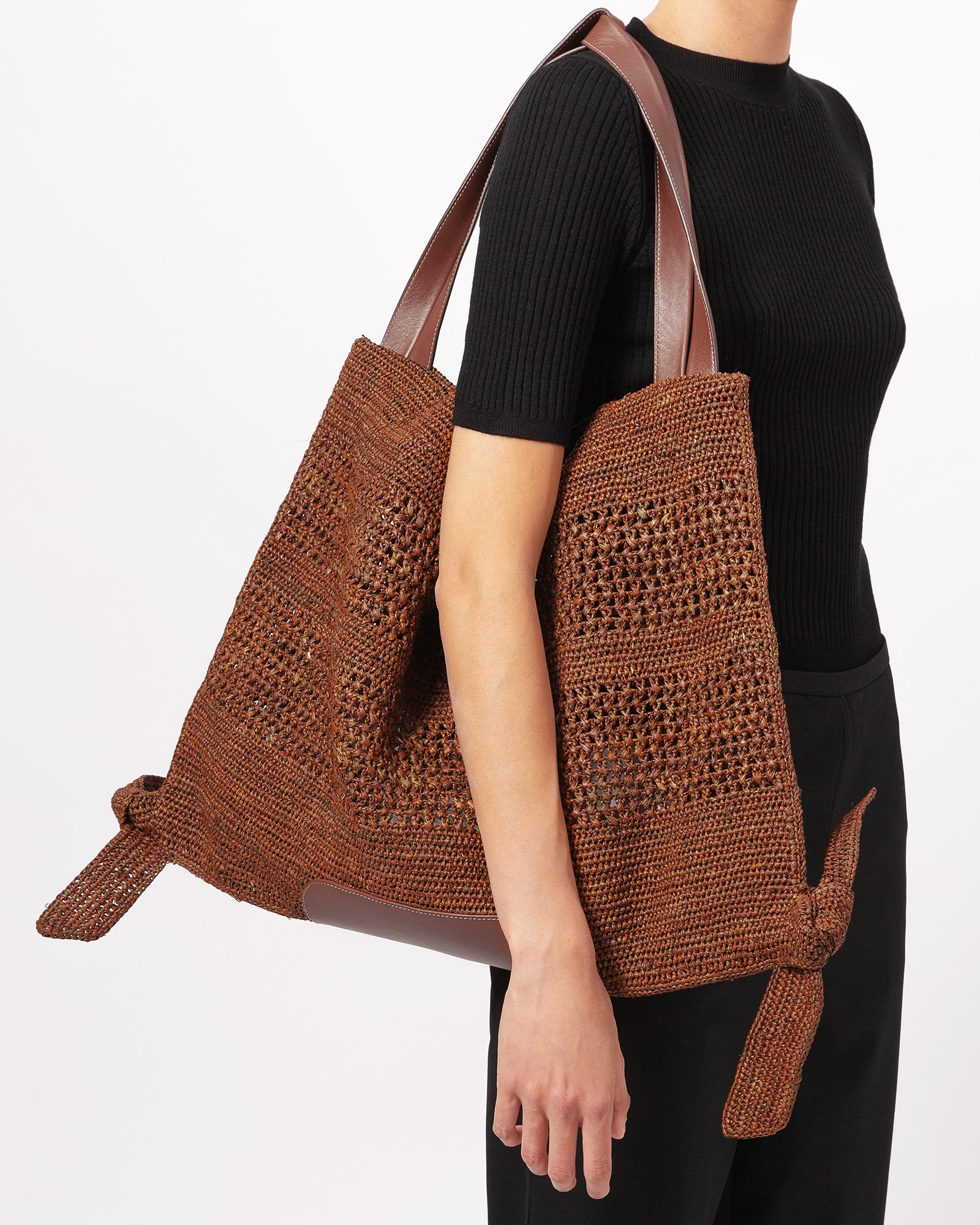 CADOR - Slouchy Crocheted Raffia Shoulder Bag - Image 5