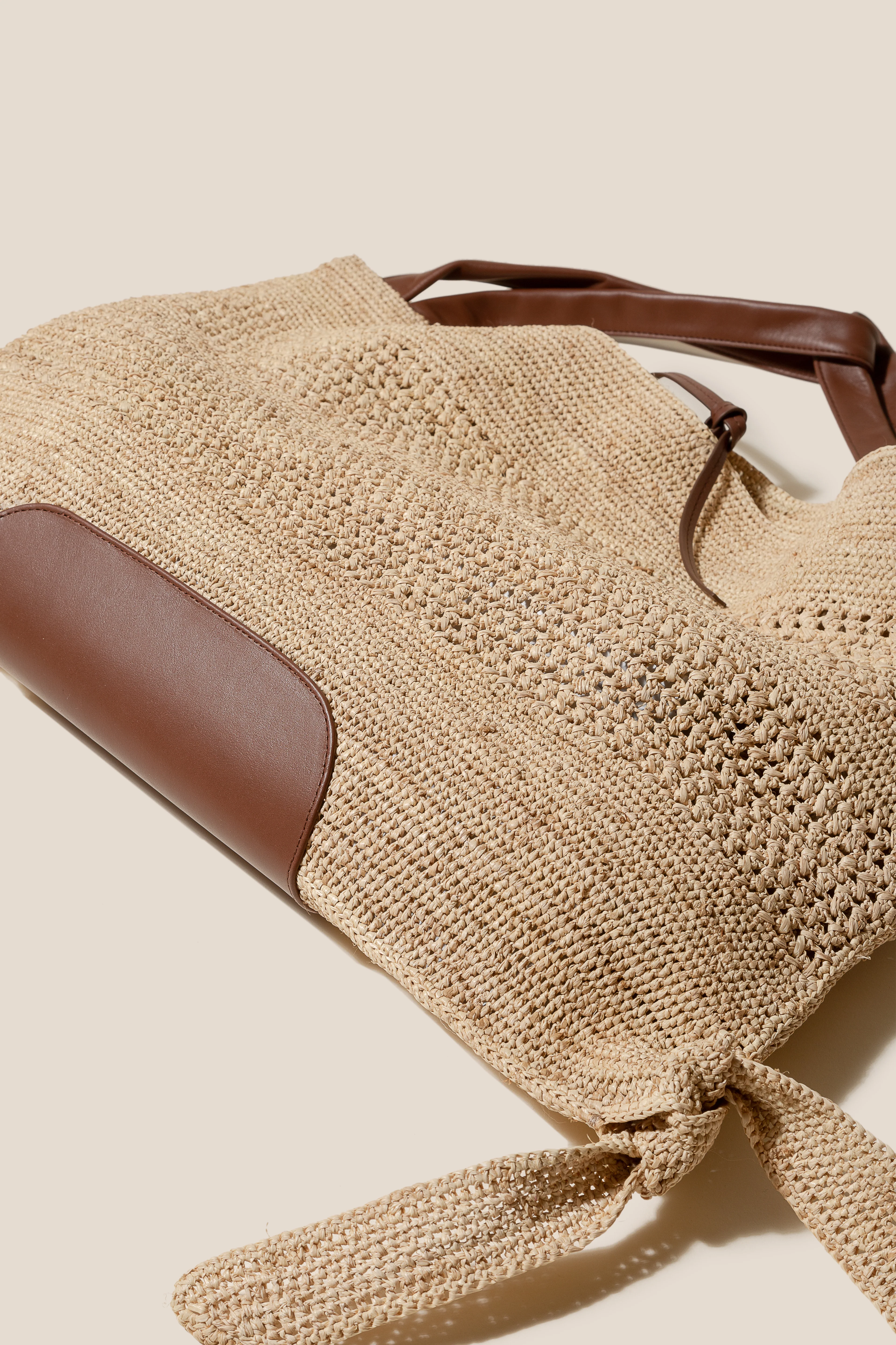 CADOR - Slouchy Crocheted Raffia Shoulder Bag - Image 4