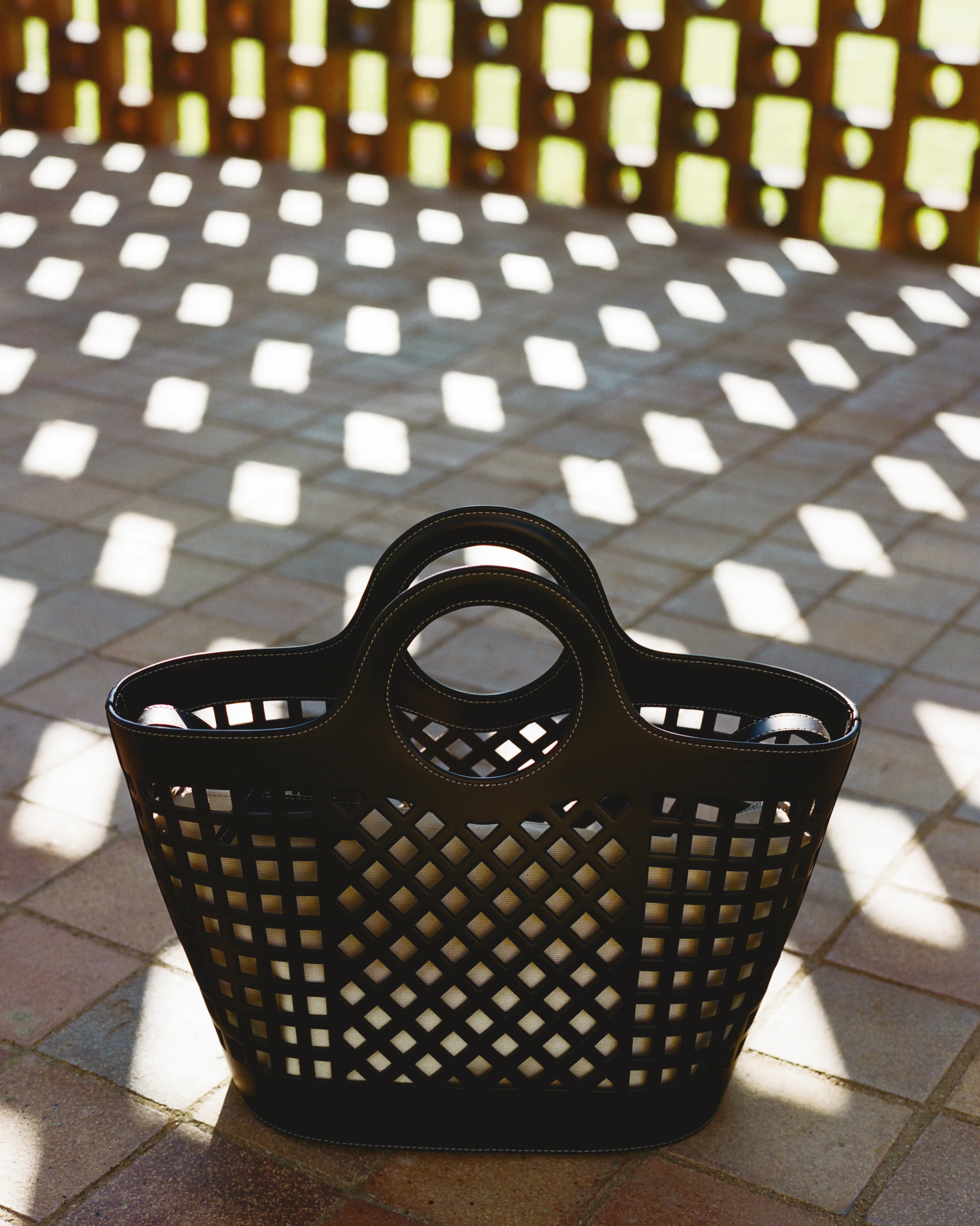 COLMADO - Cut-out Leather Tote Bag - Image 2