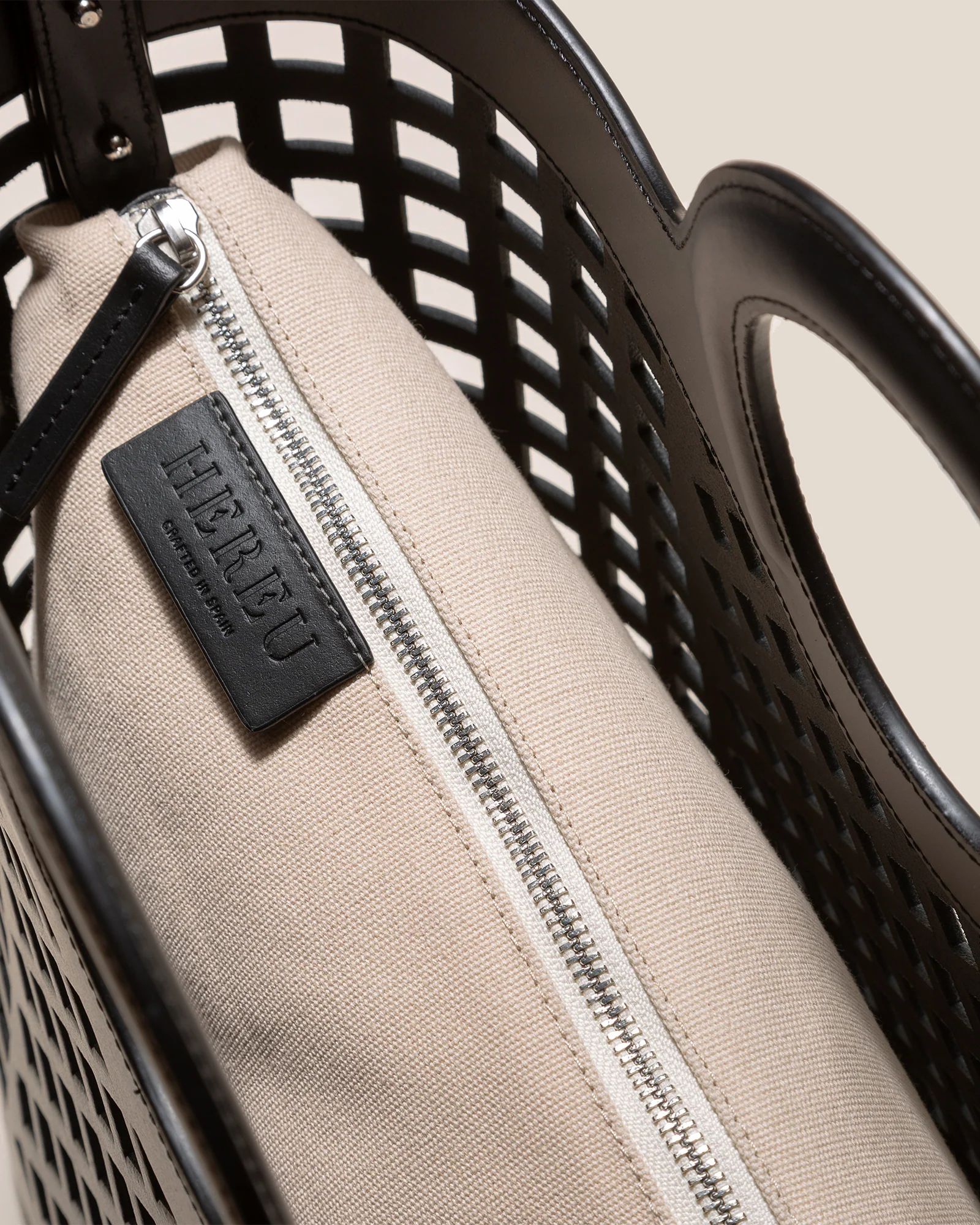 COLMADO - Cut-out Leather Tote Bag - Image 3