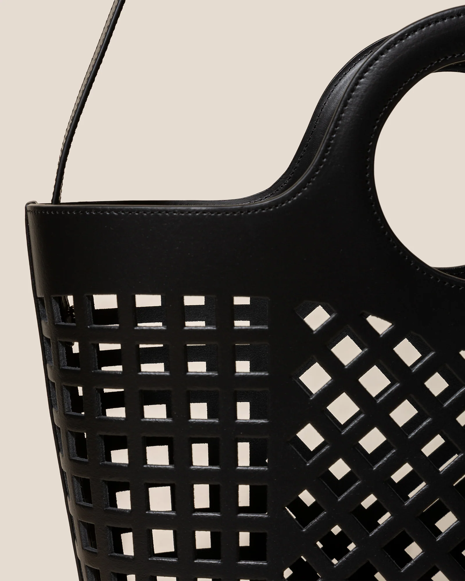 COLMADO - Cut-out Leather Tote Bag - Image 4