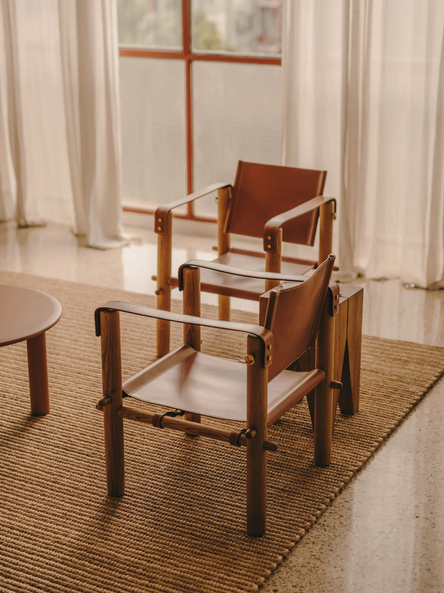 CÚBICA - Leather Chair with Wooden Structure by Antoni Bonet - Image 4