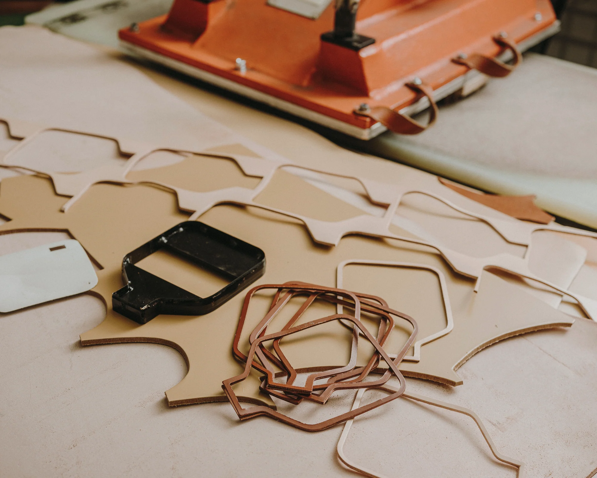 ESPANTAMOSCAS - Leather and Bamboo Fly Swatter by Miguel Milá - Image 3