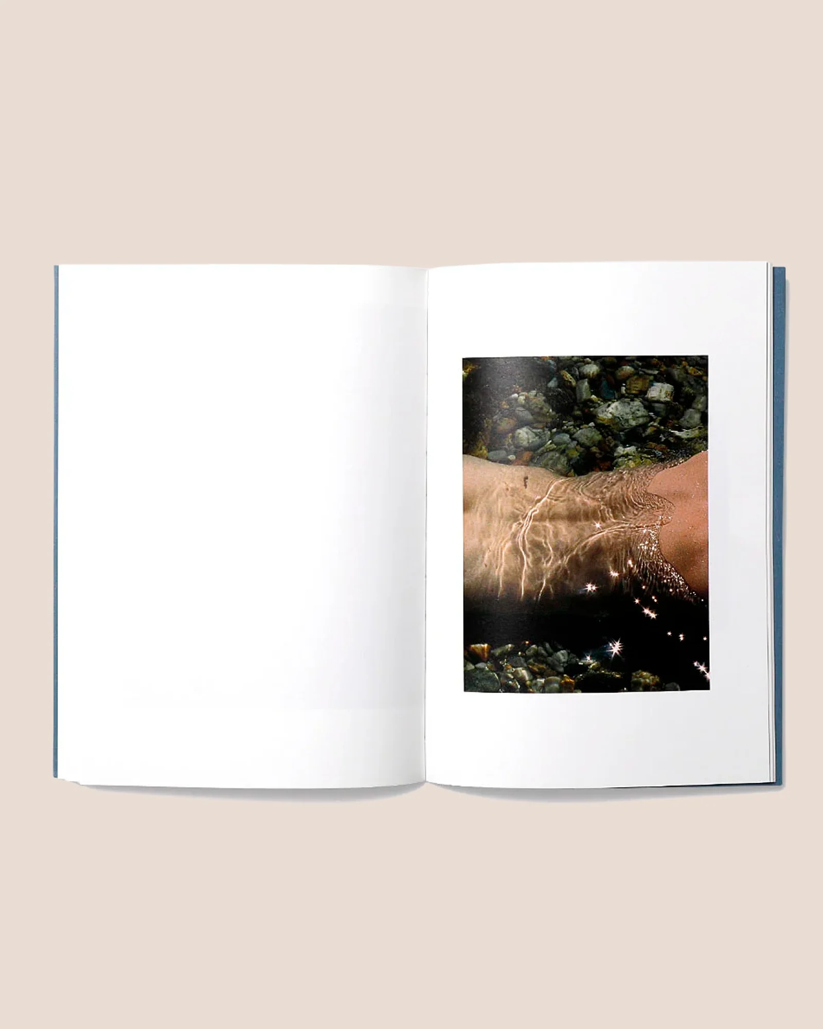 ESTE MAR - Nia Delfau Book - Image 3