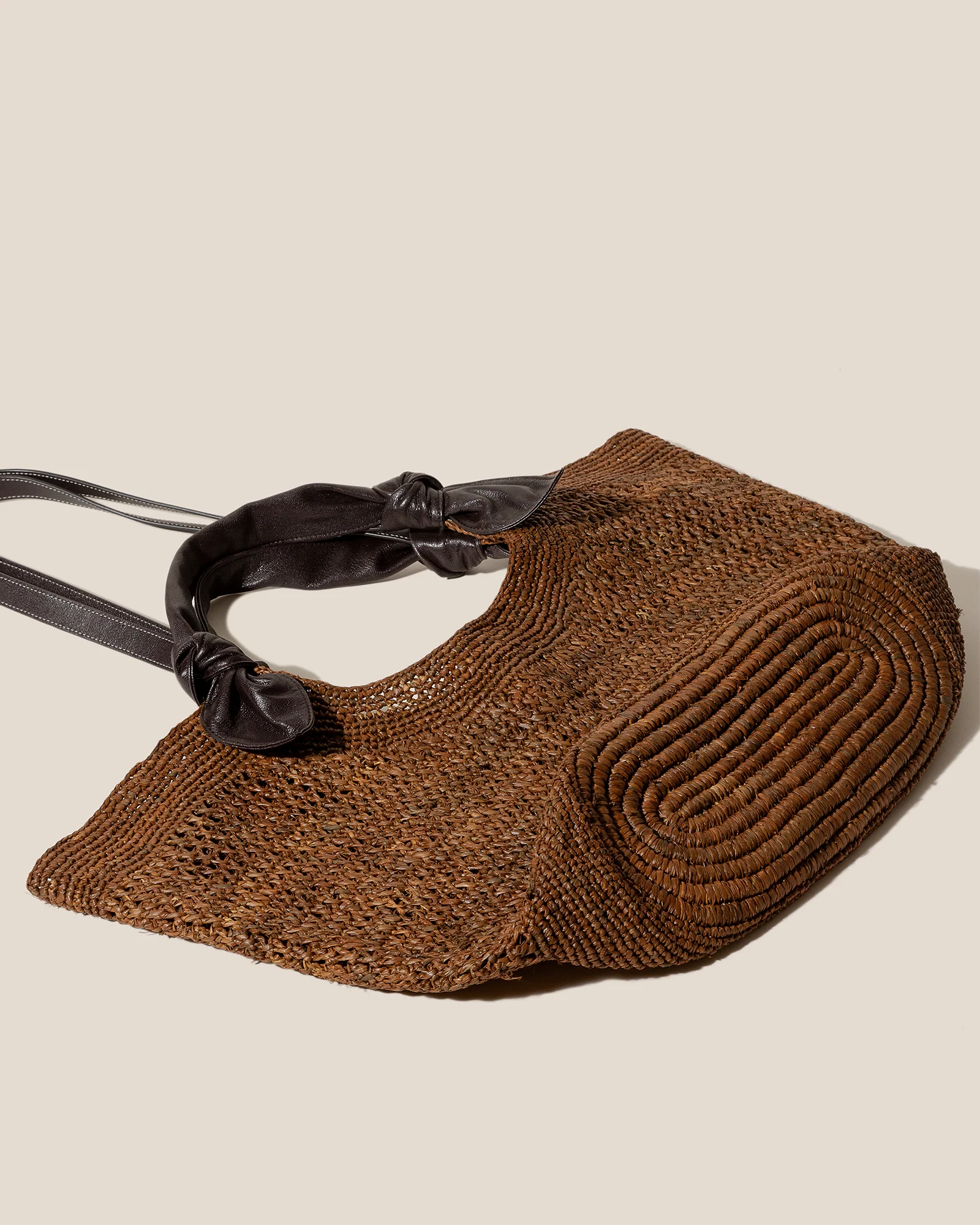FONOL L RAFFIA - Crocheted Raffia Basket - Image 4