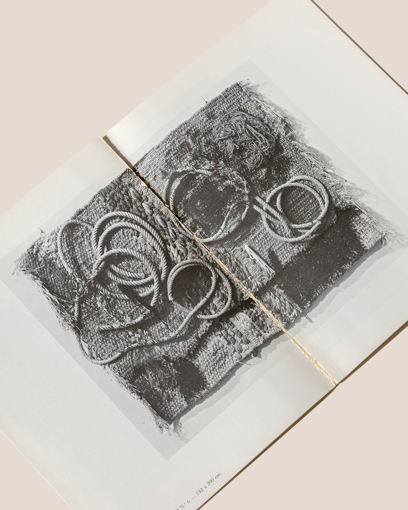 JOAN MIRÓ. SOBRETEIXIMS I ESCULTURES - Catalogue Book - Image 2