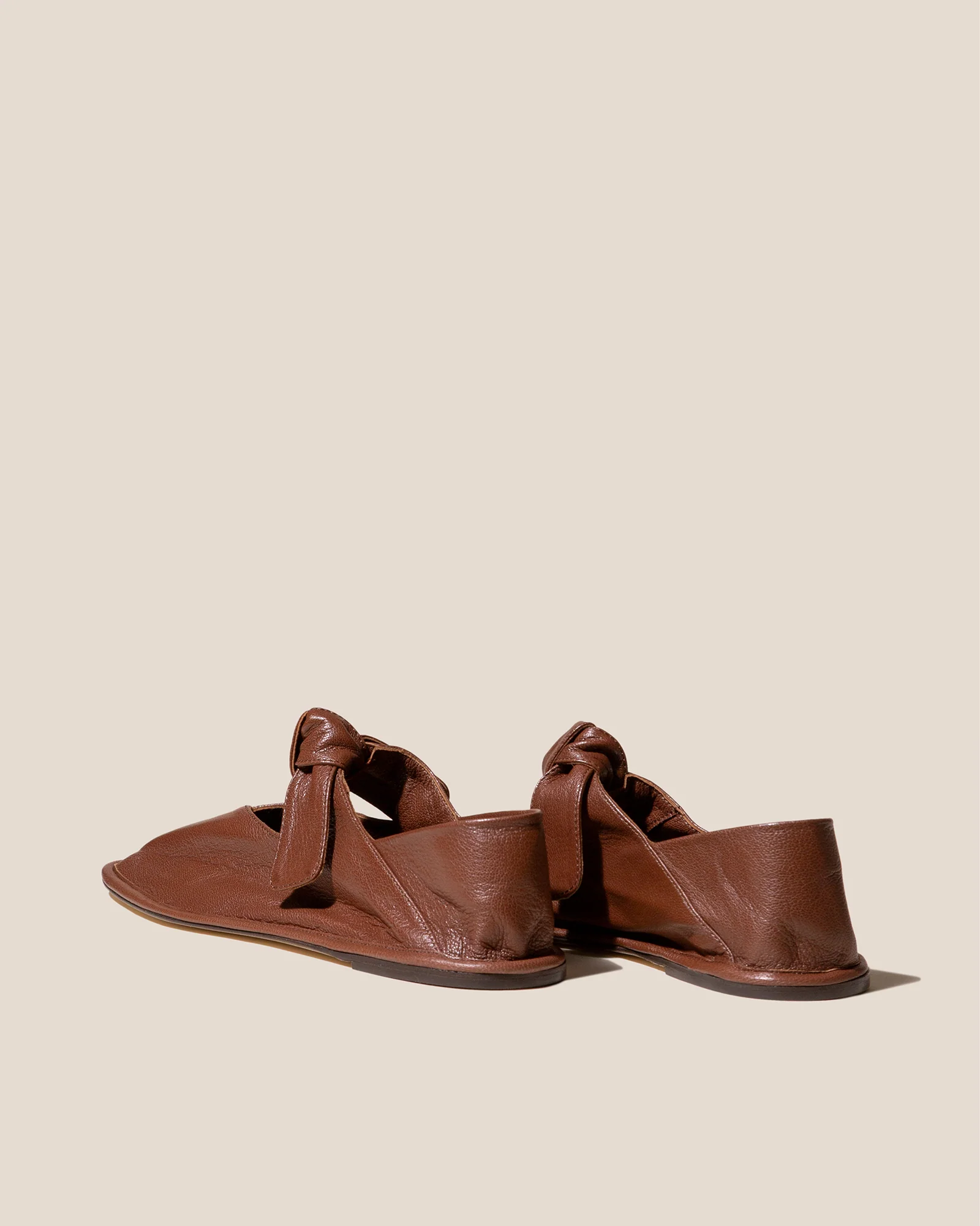 LLASADA SUPPLE SHINY - Front-Knot Pump - Image 3