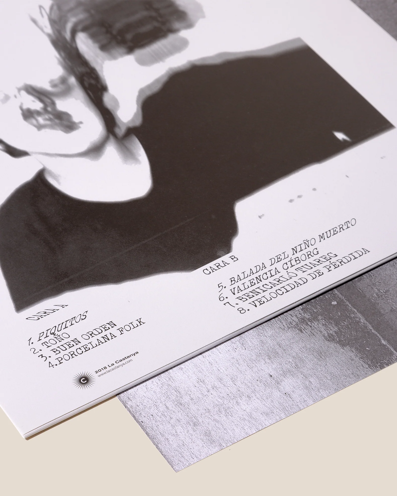 "Clase Media" - Negro Vinyl - Image 4