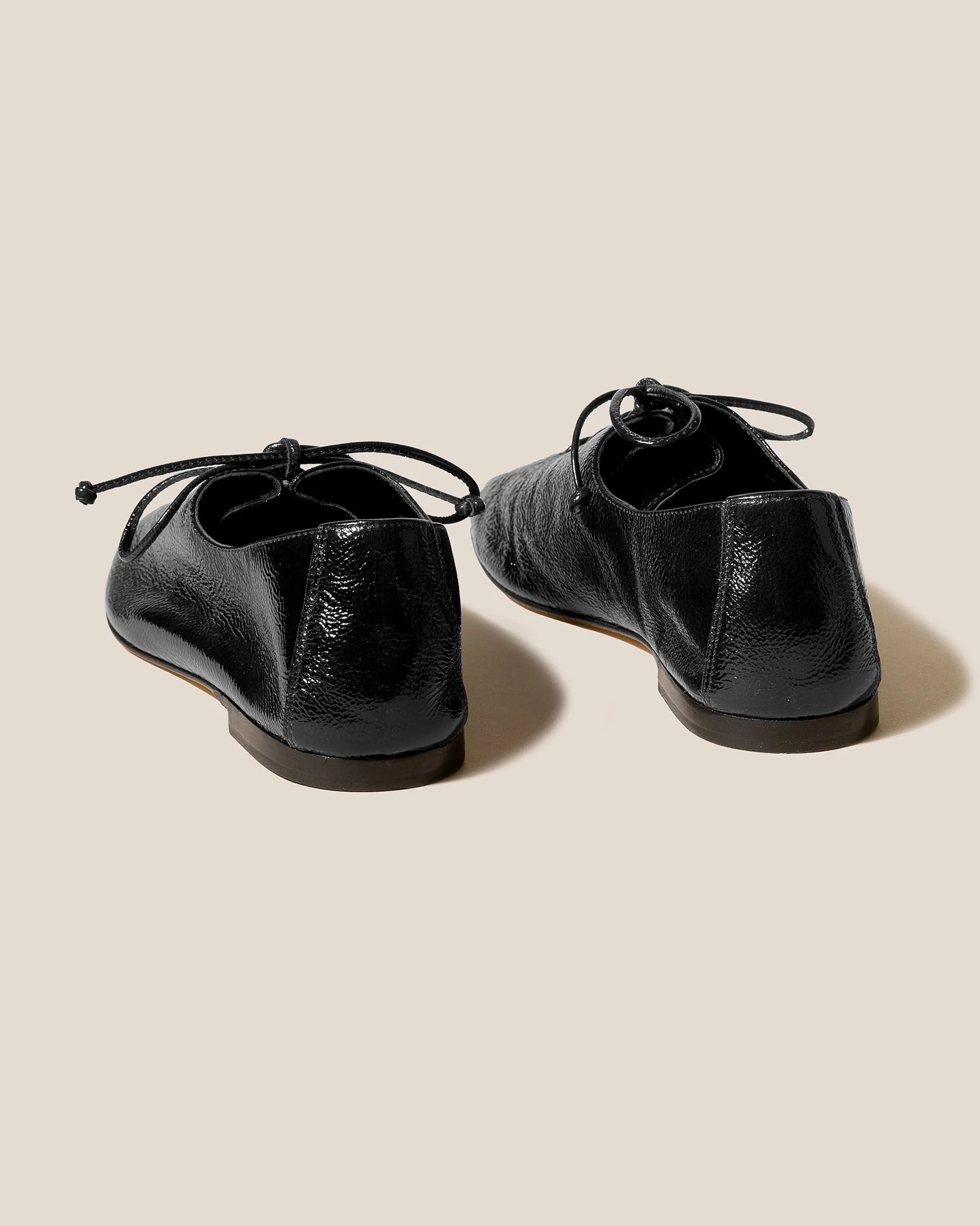 PLEGADA CRINKLED GLOSSY - Deconstructed Lace-up Shoe - Image 3