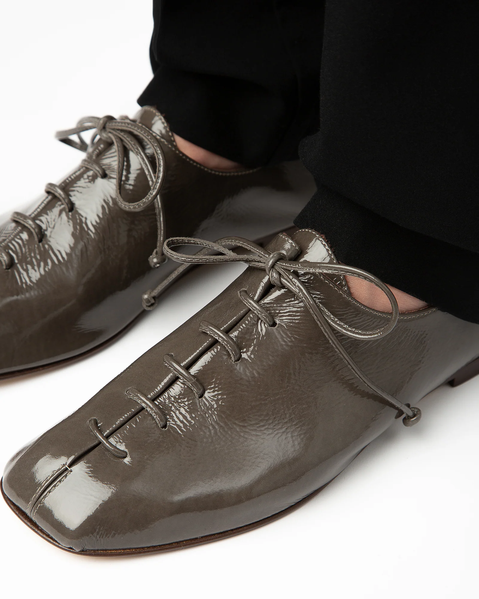 PLEGADA CRINKLED GLOSSY - Deconstructed Lace-up Shoe - Image 5