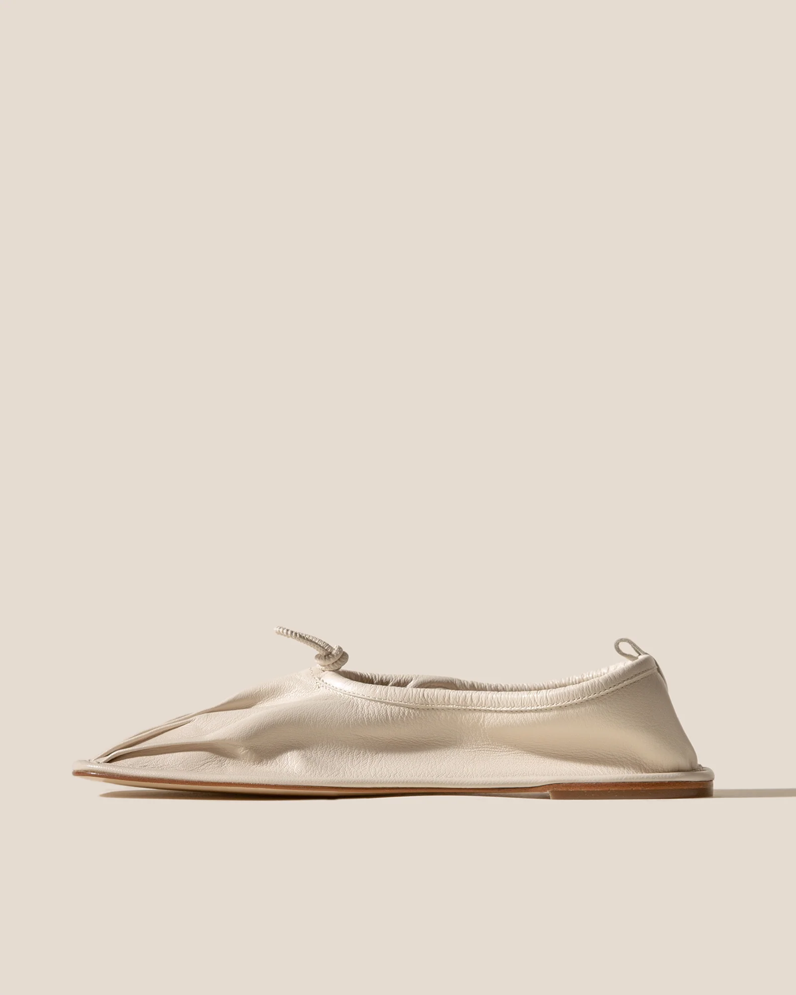 PUNTERA SUPPLE SHINY - Pleated-Toe Pump - Image 2