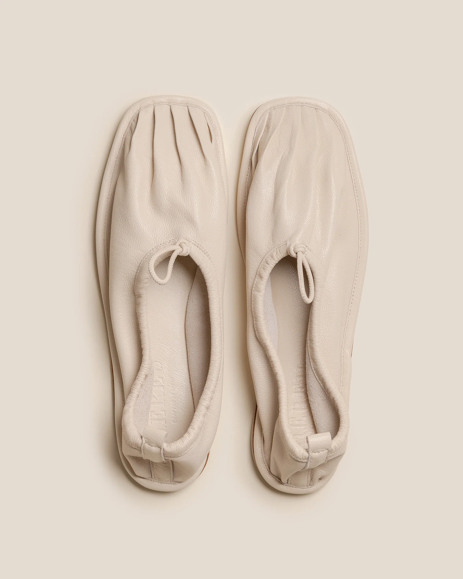 PUNTERA SUPPLE SHINY - Pleated-Toe Pump - Image 3
