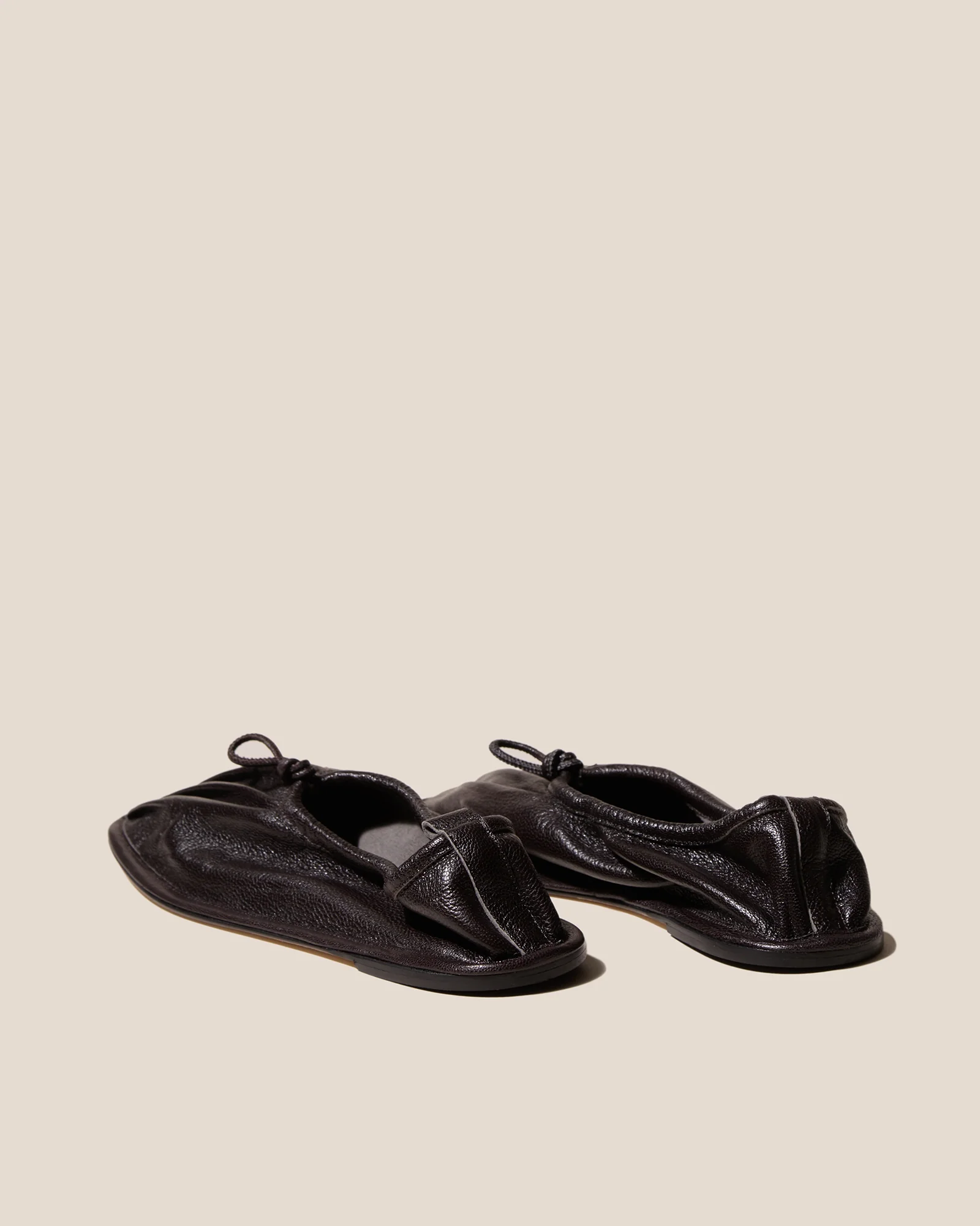 PUNTERA SUPPLE SHINY - Pleated-Toe Pump - Image 3