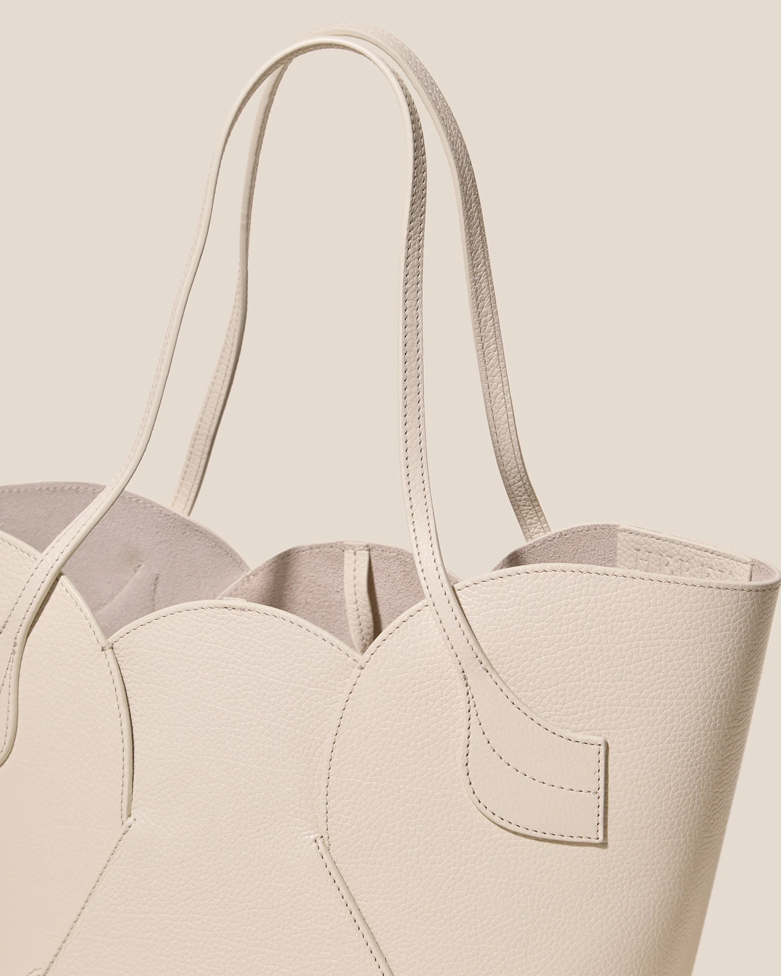 SEPAL S GRAINY - Tulip Shape Zipped Tote Bag - Image 3