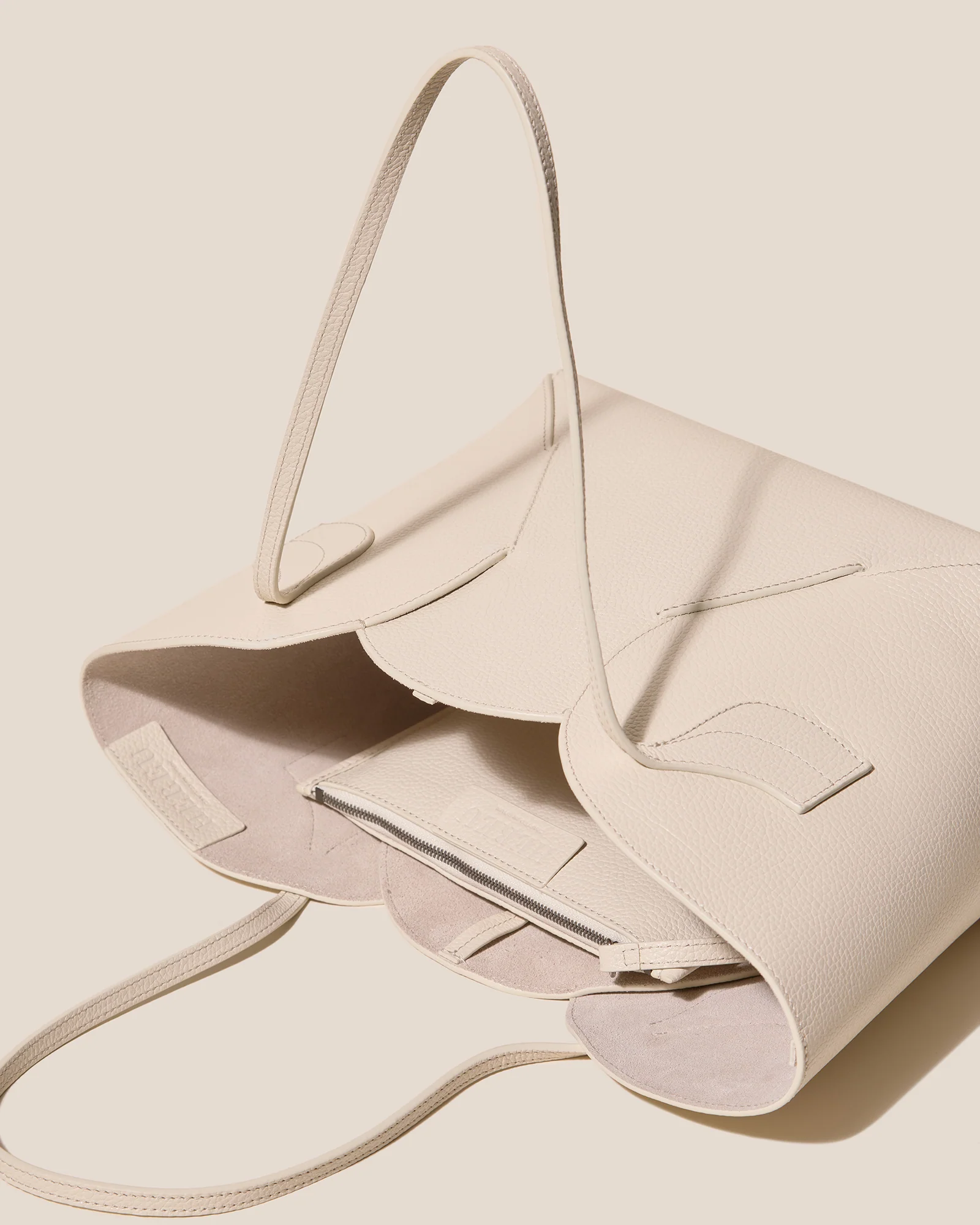 SEPAL S GRAINY - Tulip Shape Zipped Tote Bag - Image 4