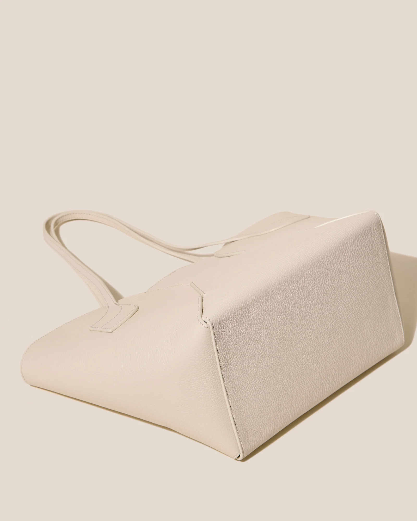 SEPAL S GRAINY - Tulip Shape Zipped Tote Bag - Image 5
