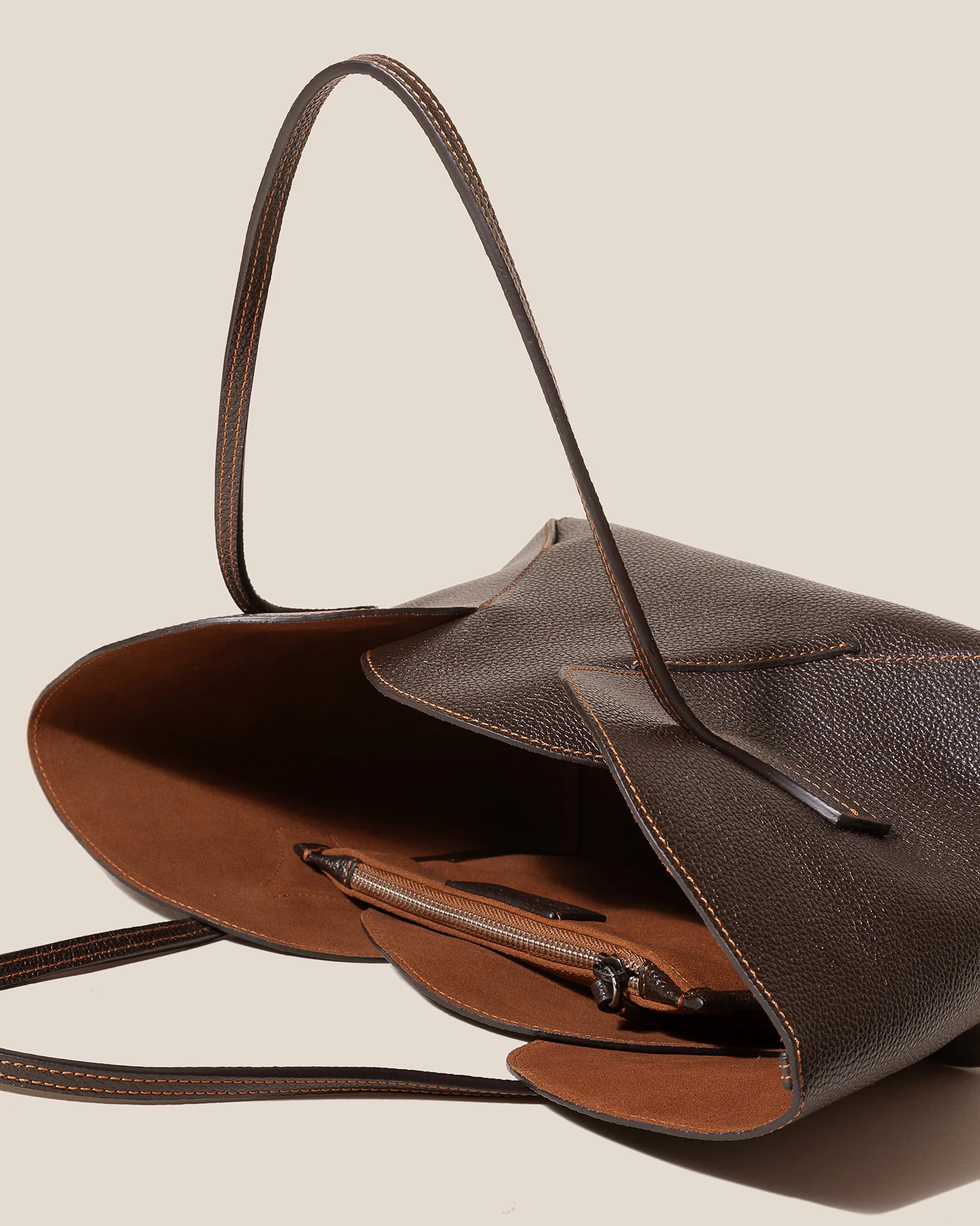 SEPAL S GRAINY - Tulip Shape Zipped Tote Bag - Image 4
