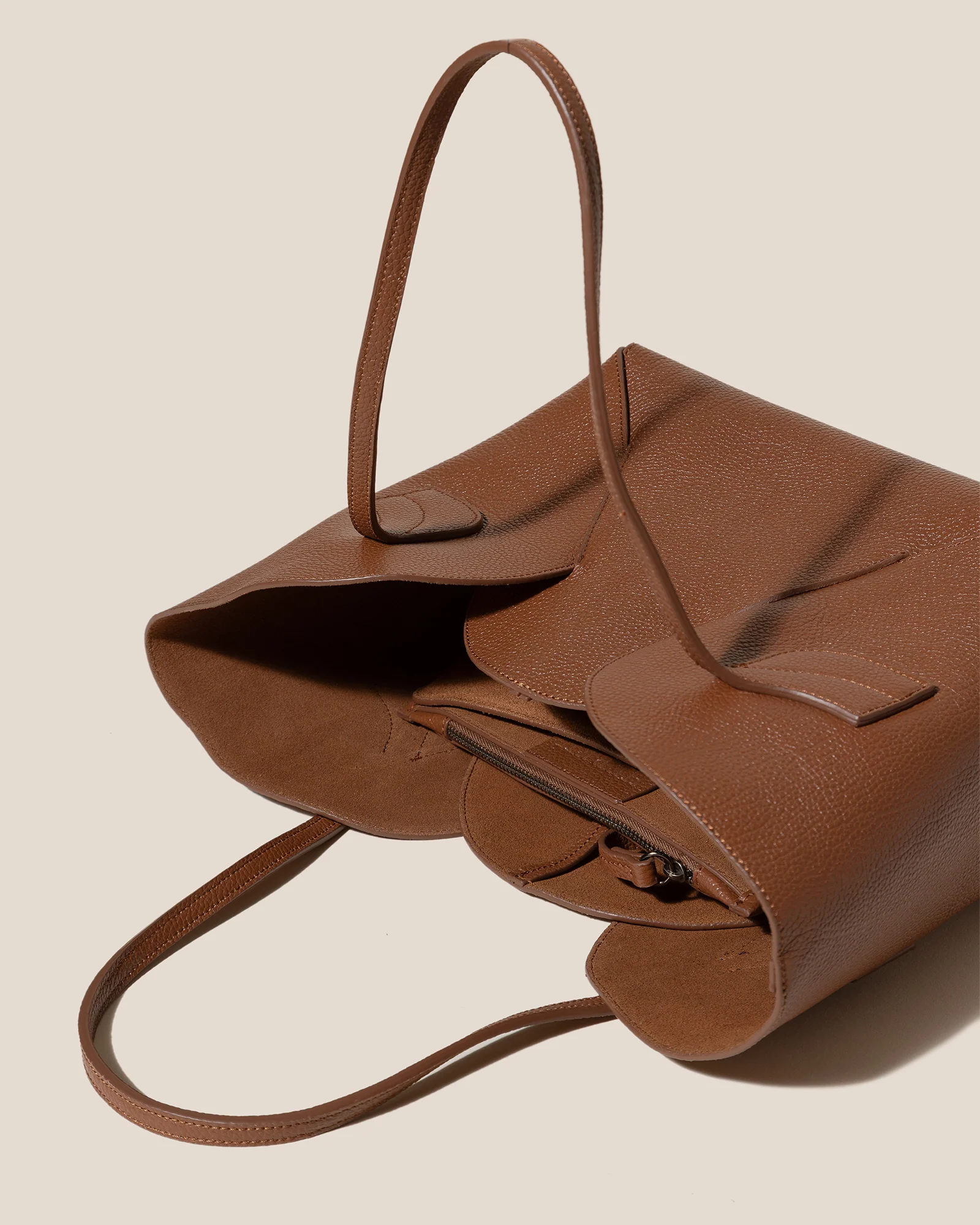 SEPAL S GRAINY - Tulip Shape Zipped Tote Bag - Image 4