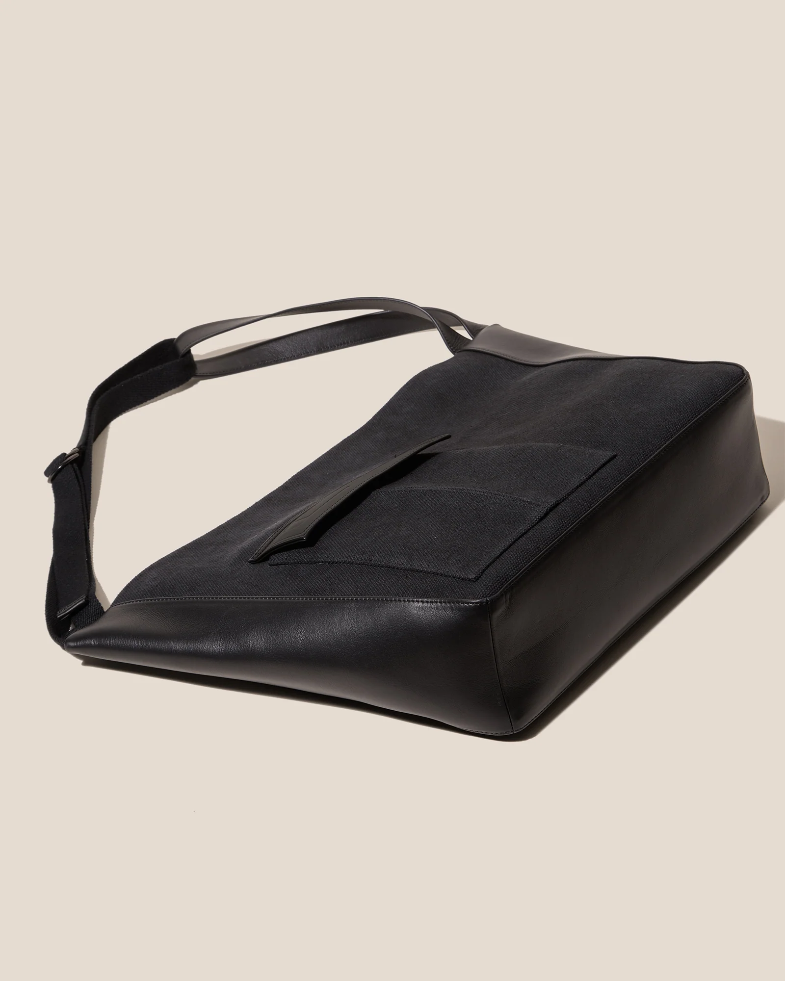 VINCLE L - Messenger Bag - Image 4